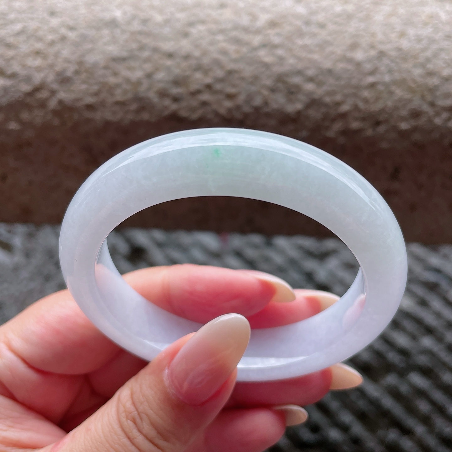 正圈54 55，圈口54-12.5-8.3，编码0423X31，糯冰飘绿，冰莹通透，水润，种老，无裂