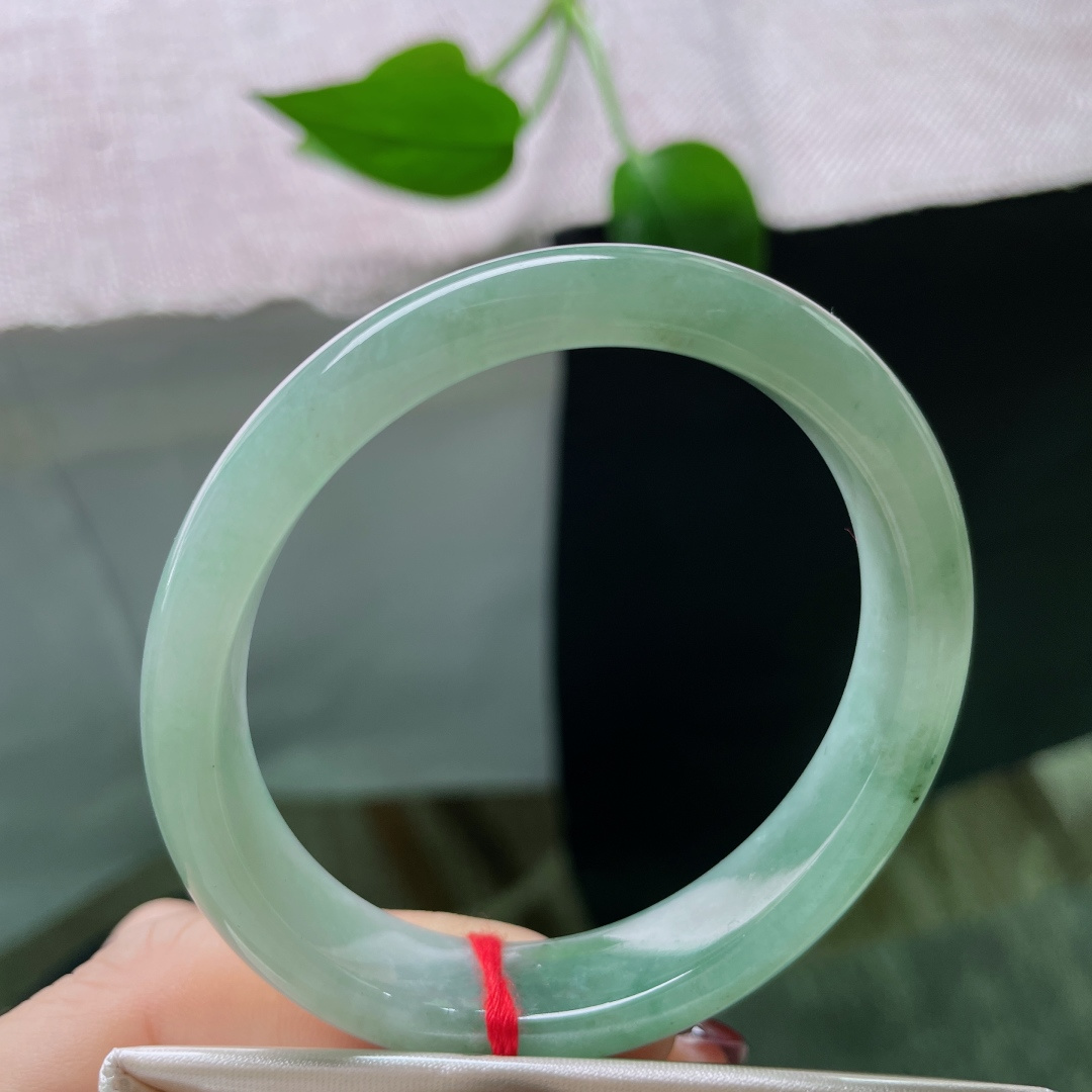 54.8（47.6）12.1/7，绿底贵妃，水头好，种老，清润通透，无裂，ss51818a