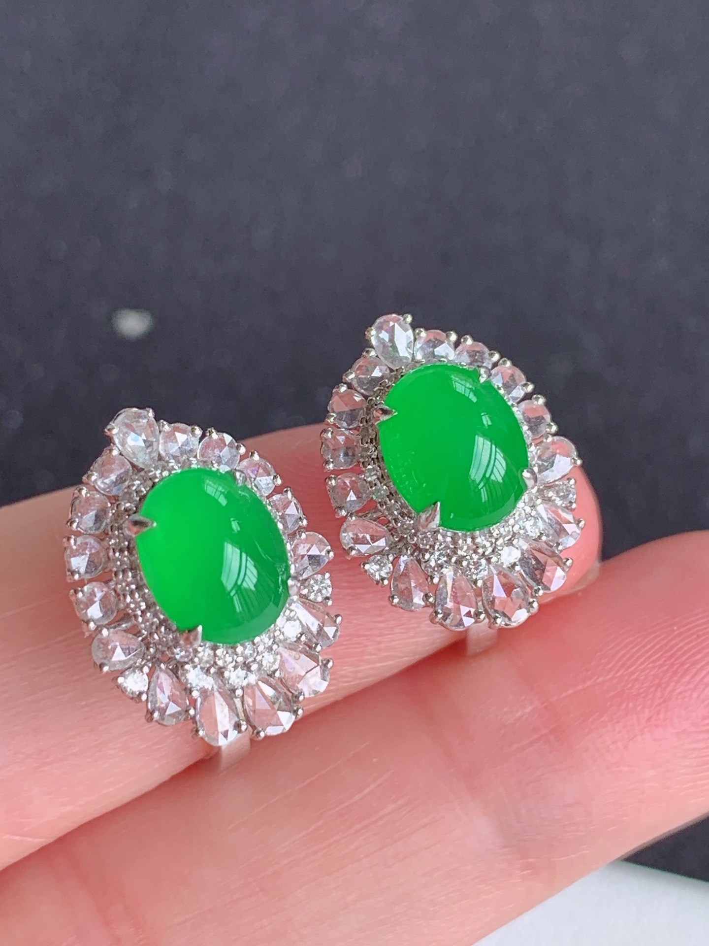 ️，18k镶嵌冰绿耳包，无裂尺寸：16.3/12.3/6.4