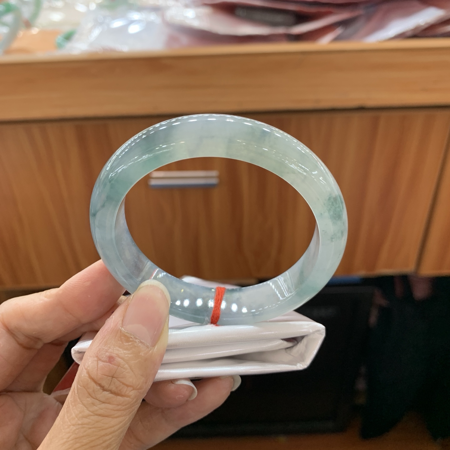 042226JM，冰种蓝飘花正圈翡翠手镯，55.5--12.7-8