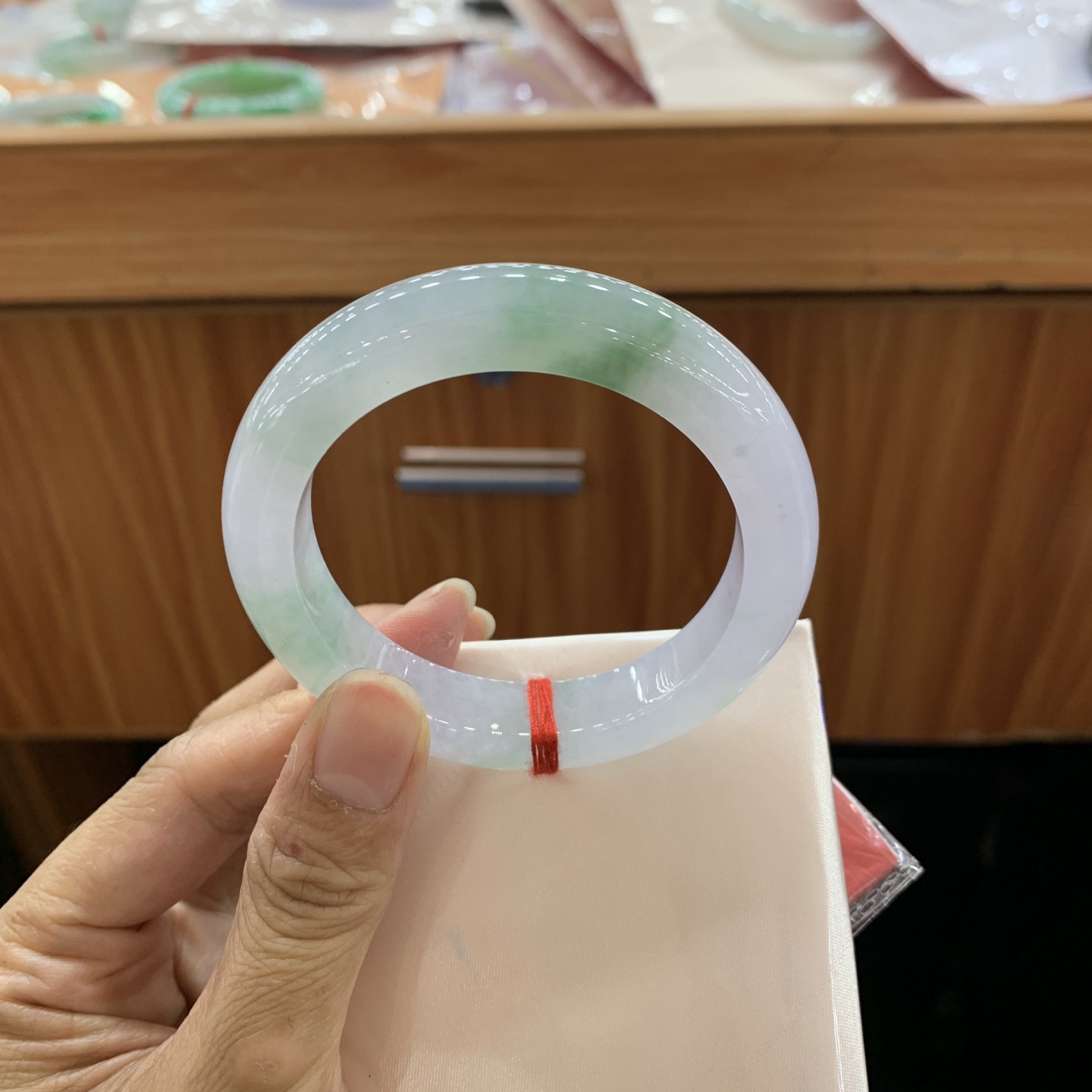 042231GX，冰飘花正圈翡翠手镯，53-11.7-9.7