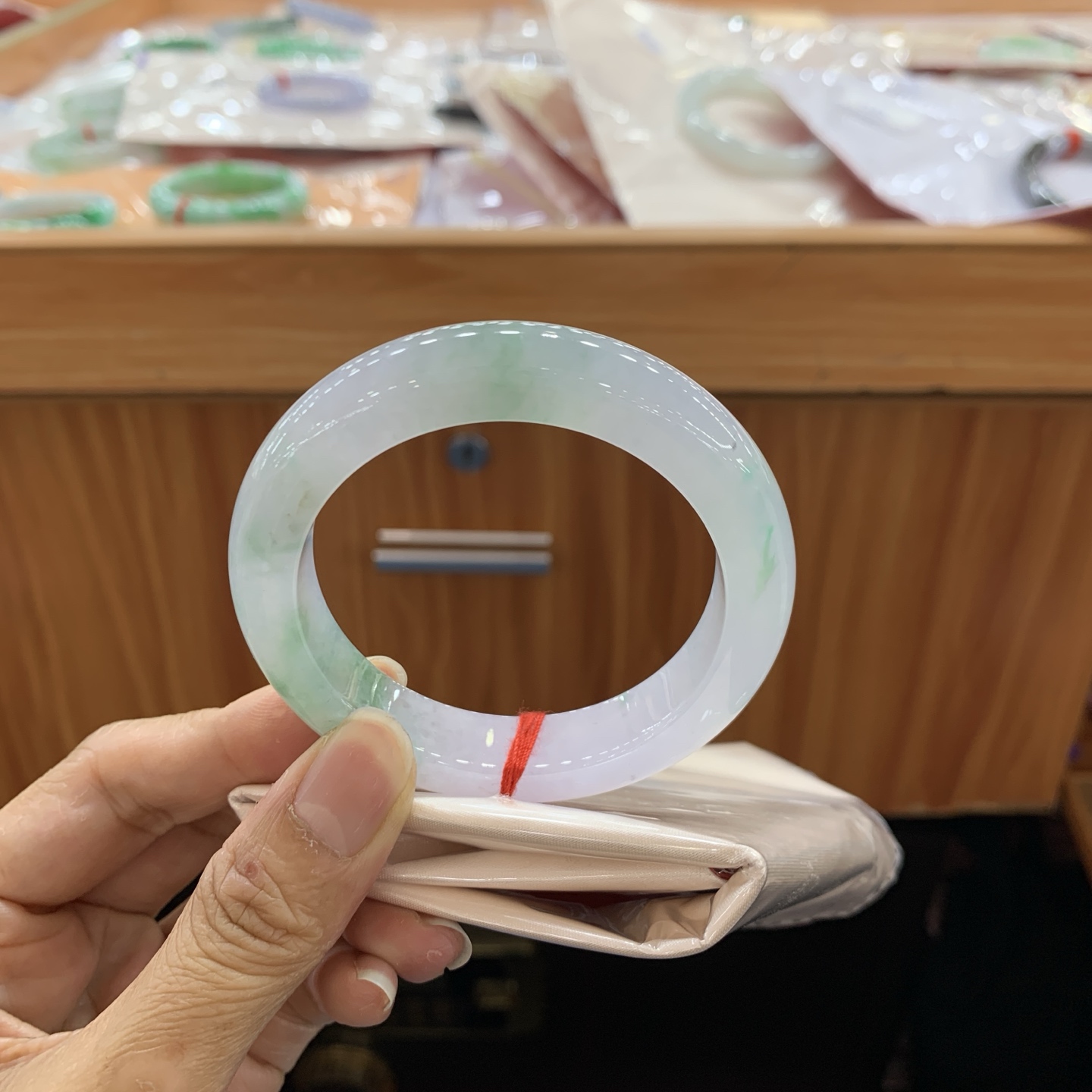 042231GX，冰飘花正圈翡翠手镯，53-11.7-9.7