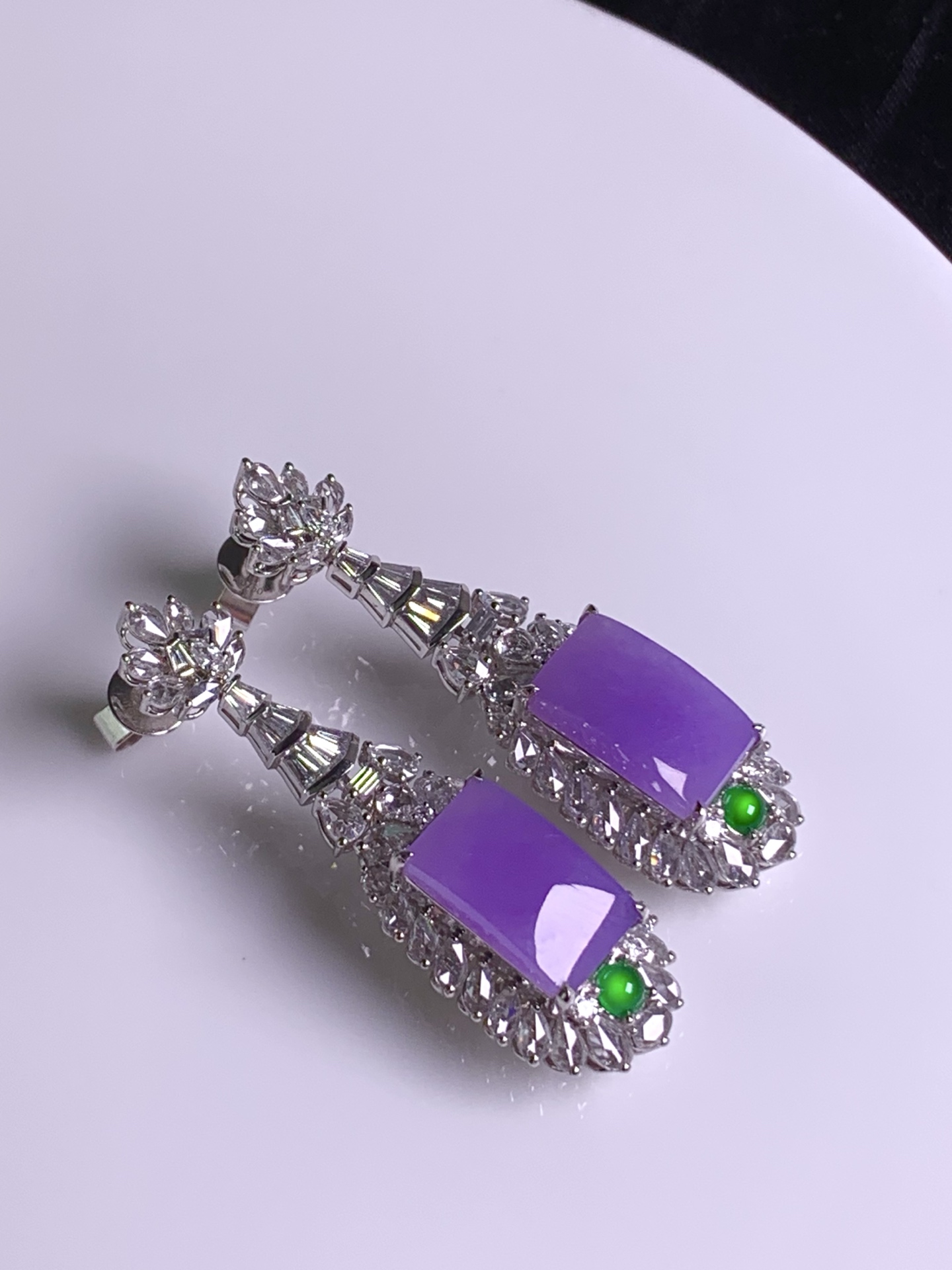 ️，18k金镶嵌方牌耳坠，紫色浓郁，见光靓美入心坎，尺寸：成品：43.1/13.7/10.1，裸石：13.2/7.8，b17422