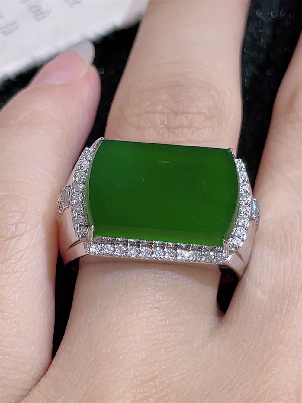 ️冰绿大马鞍戒指，无裂，18k金镶嵌，种水，重金镶嵌，南非钻镶，厚装饱满，高端大气，时尚百搭，性比