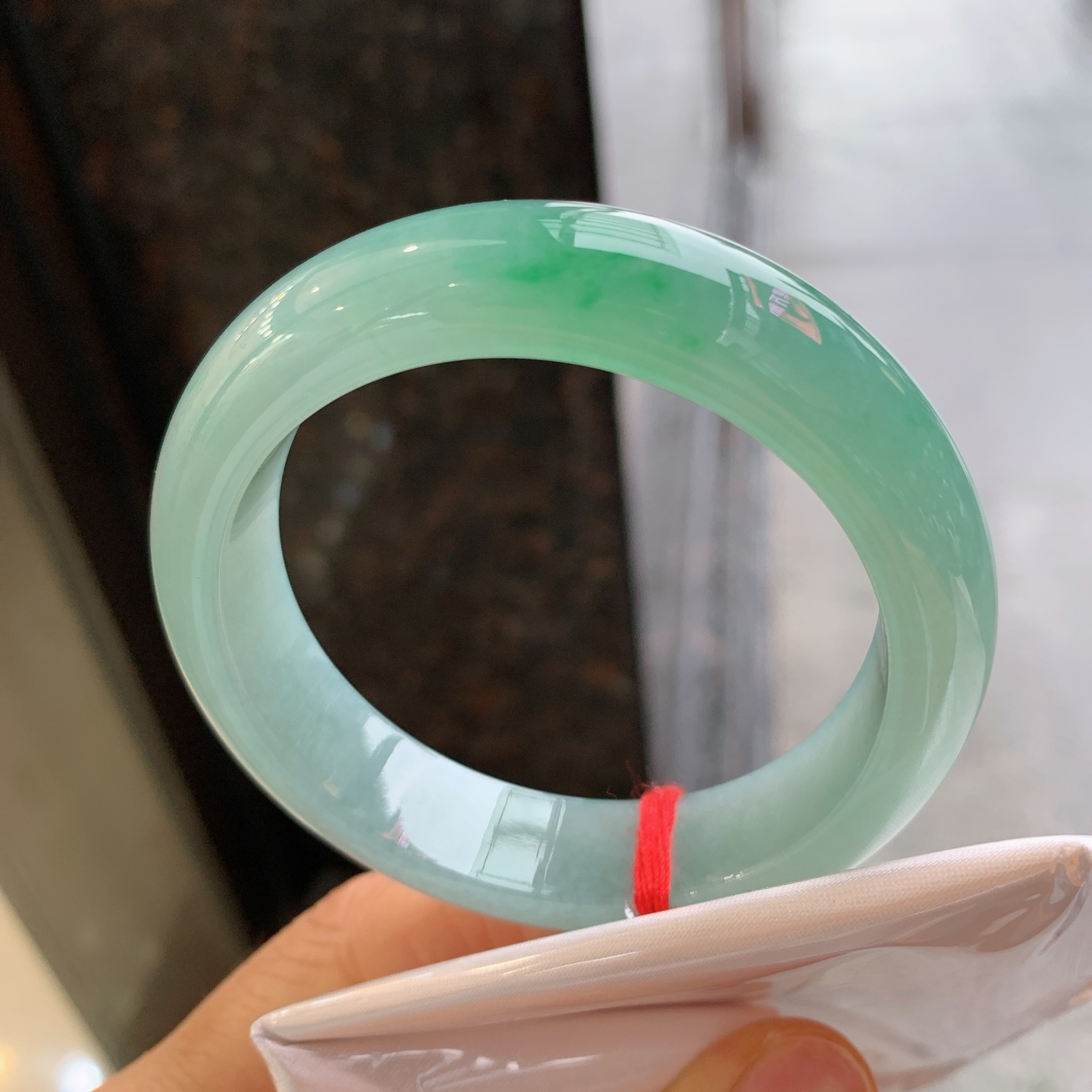 正圈冰种飘花，无裂，尺寸：52.8/13.2/7.8，版型好