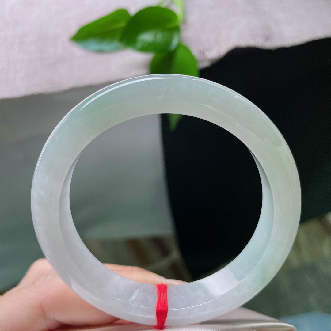 54.3/12.1/8.2，淡绿底正圈，水头好，种老，浅笑轻柔，精致，无裂，ss51769a