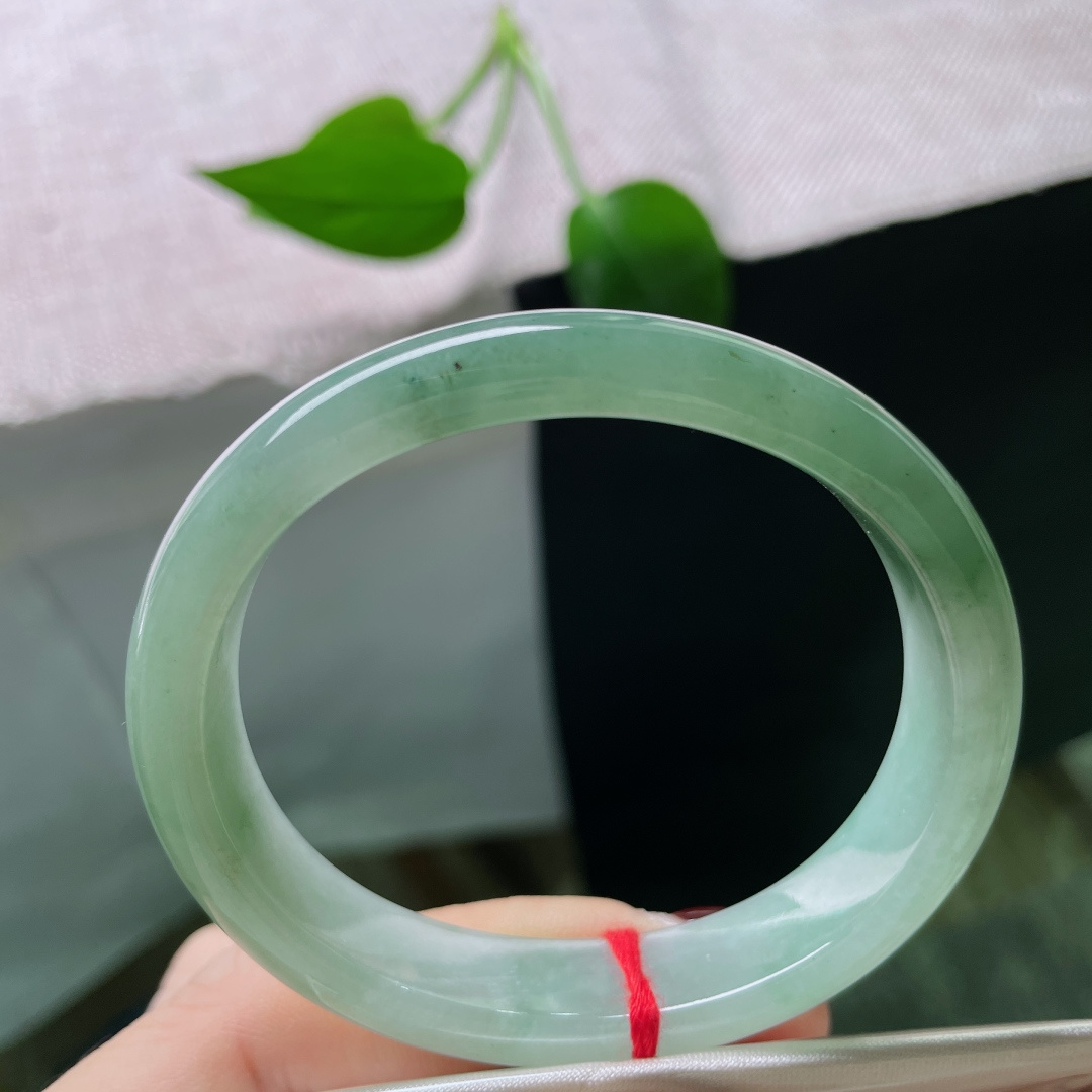 54.8（47.6）12.1/7，绿底贵妃，水头好，种老，清润通透，无裂，ss51818a