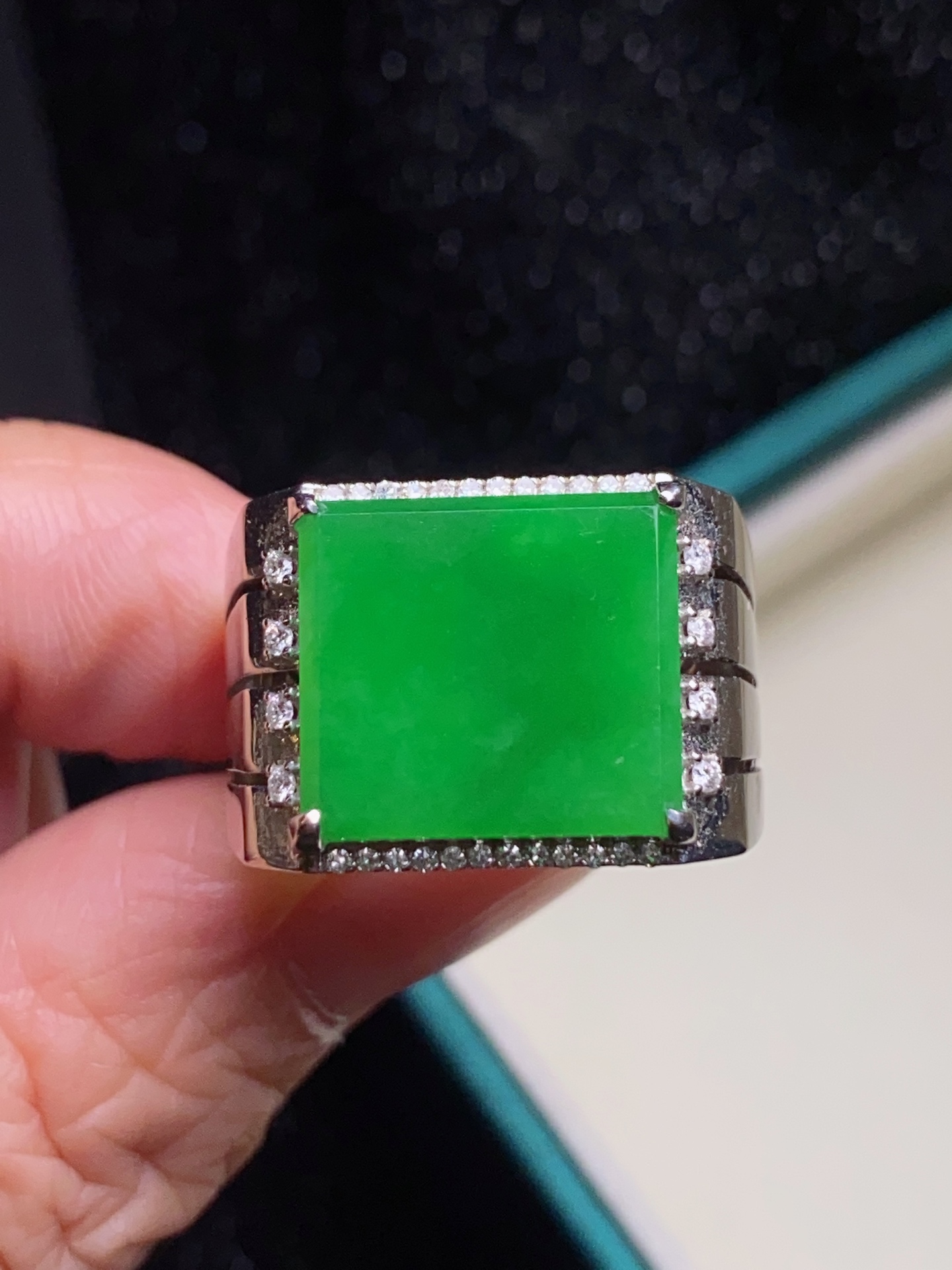 ️，阳绿 马鞍戒，18k金镶：14.6*17.0*5.8，裸石：13.3*14.6*2.0，圈口：