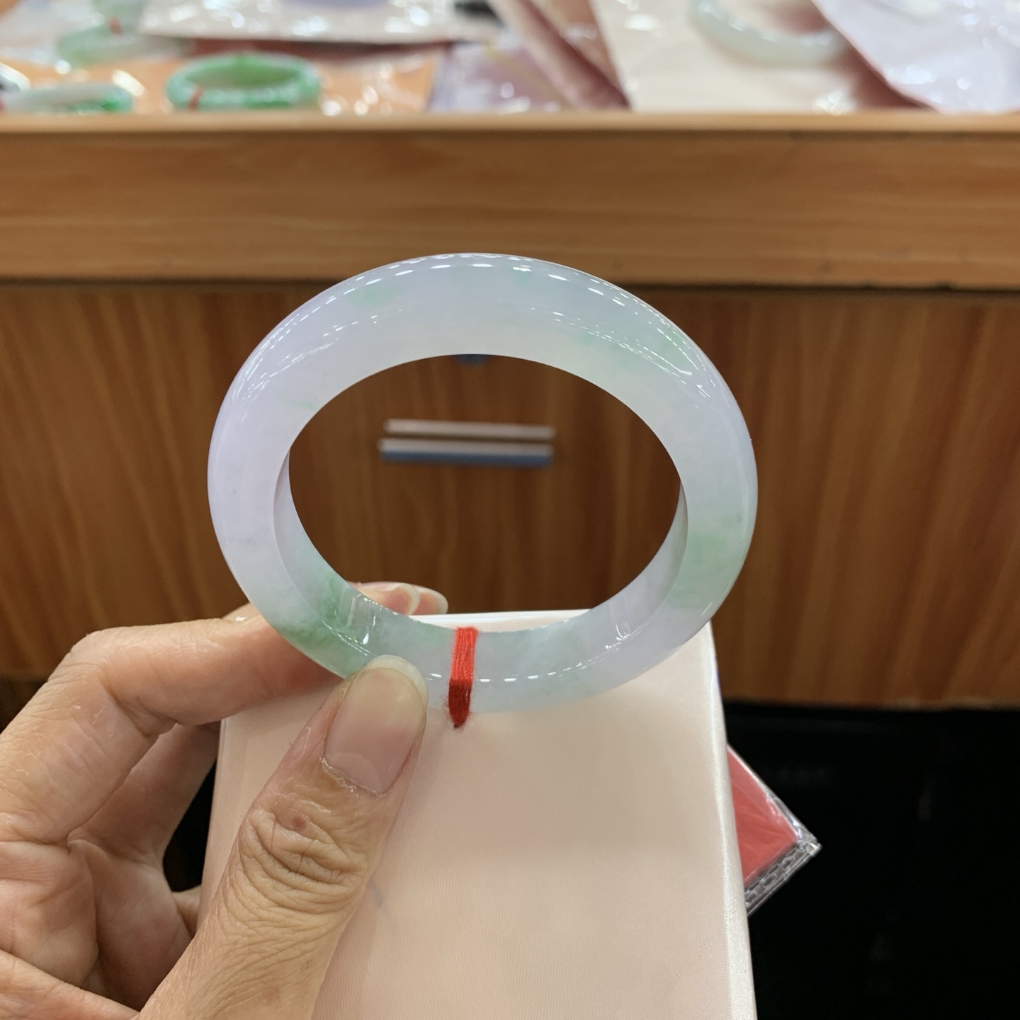 042231GX，冰飘花正圈翡翠手镯，53-11.7-9.7