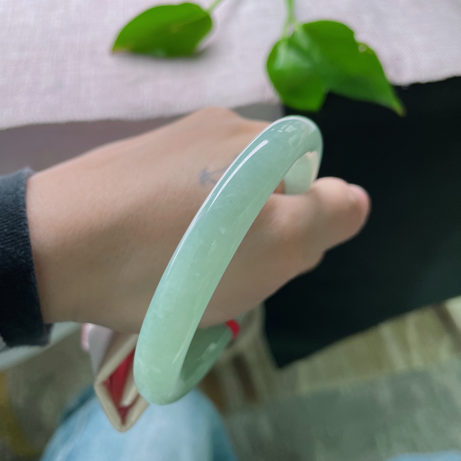 60.4/9.9果绿圆条，大圈口，料子细腻干净，心有清绿，自在欢喜，ss48994a..