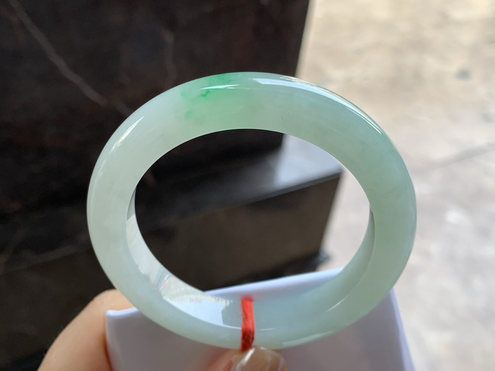 54-11.1-9.5

糯冰种带色手镯^_^有种有色～上手漂亮