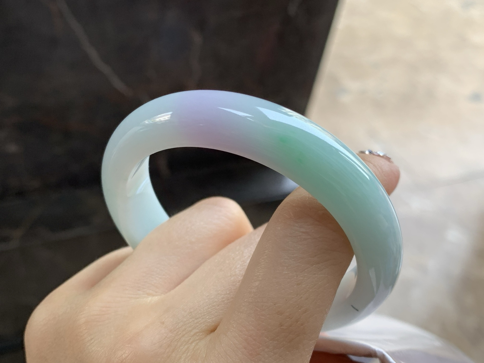 54.5-12.5-8.3

春带彩手镯^_^底子细腻 颜色漂亮小清新