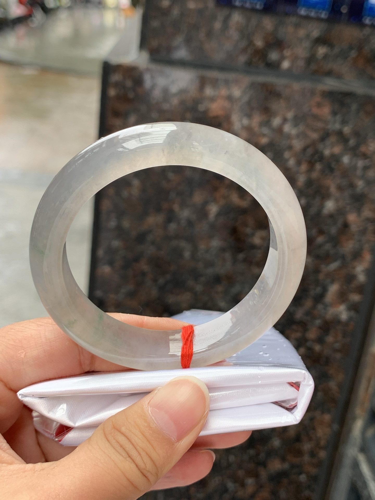 冰茶色正圈，53.1-12-8.5，0424-N530，底妆冰润，珠光宝气的冰咖啡，有种复古难得一见的清冷感，无裂