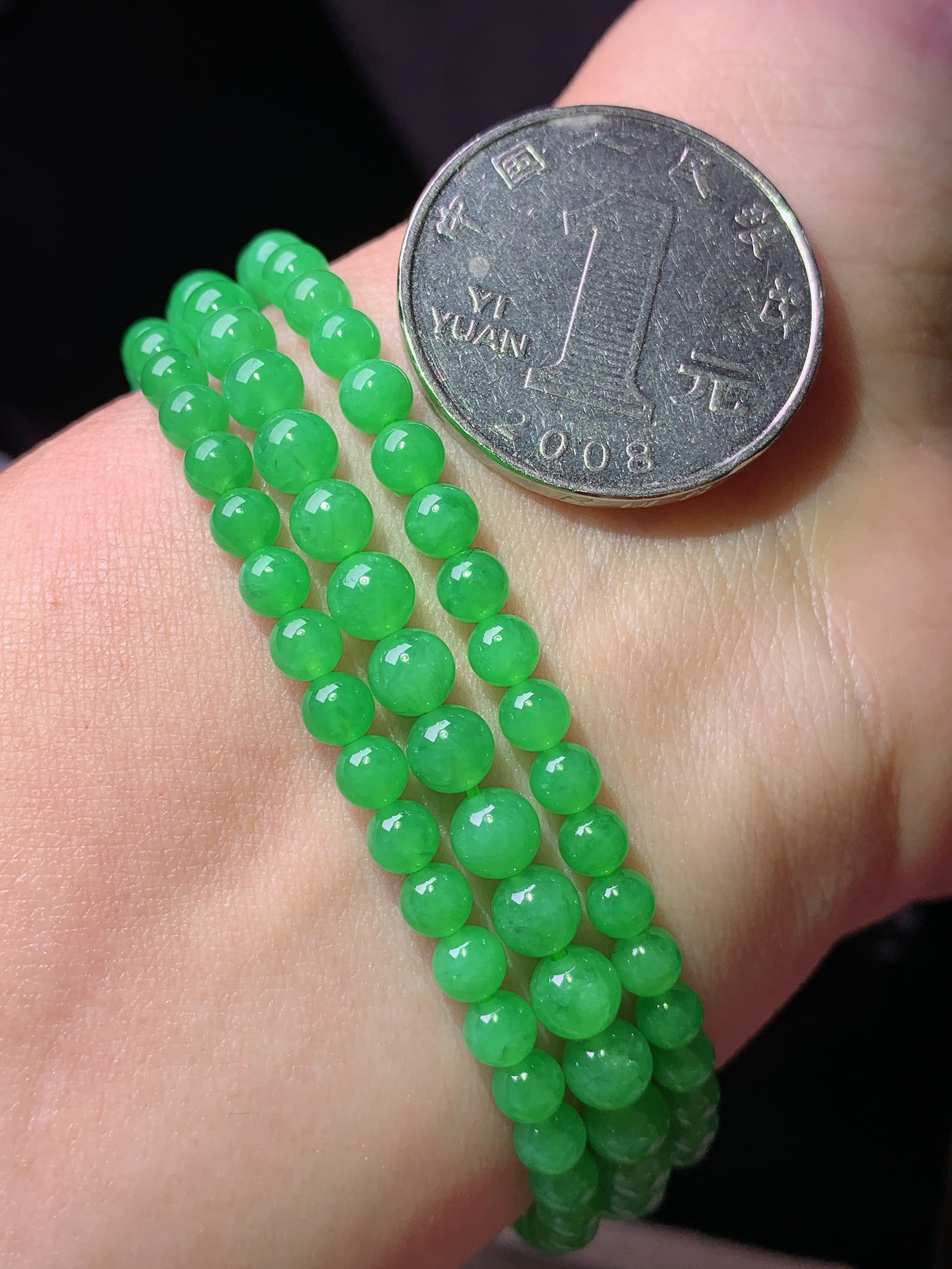 满绿圆珠项链 玉质细腻 色泽艳丽清新 水润亮眼 整体尺寸5h3