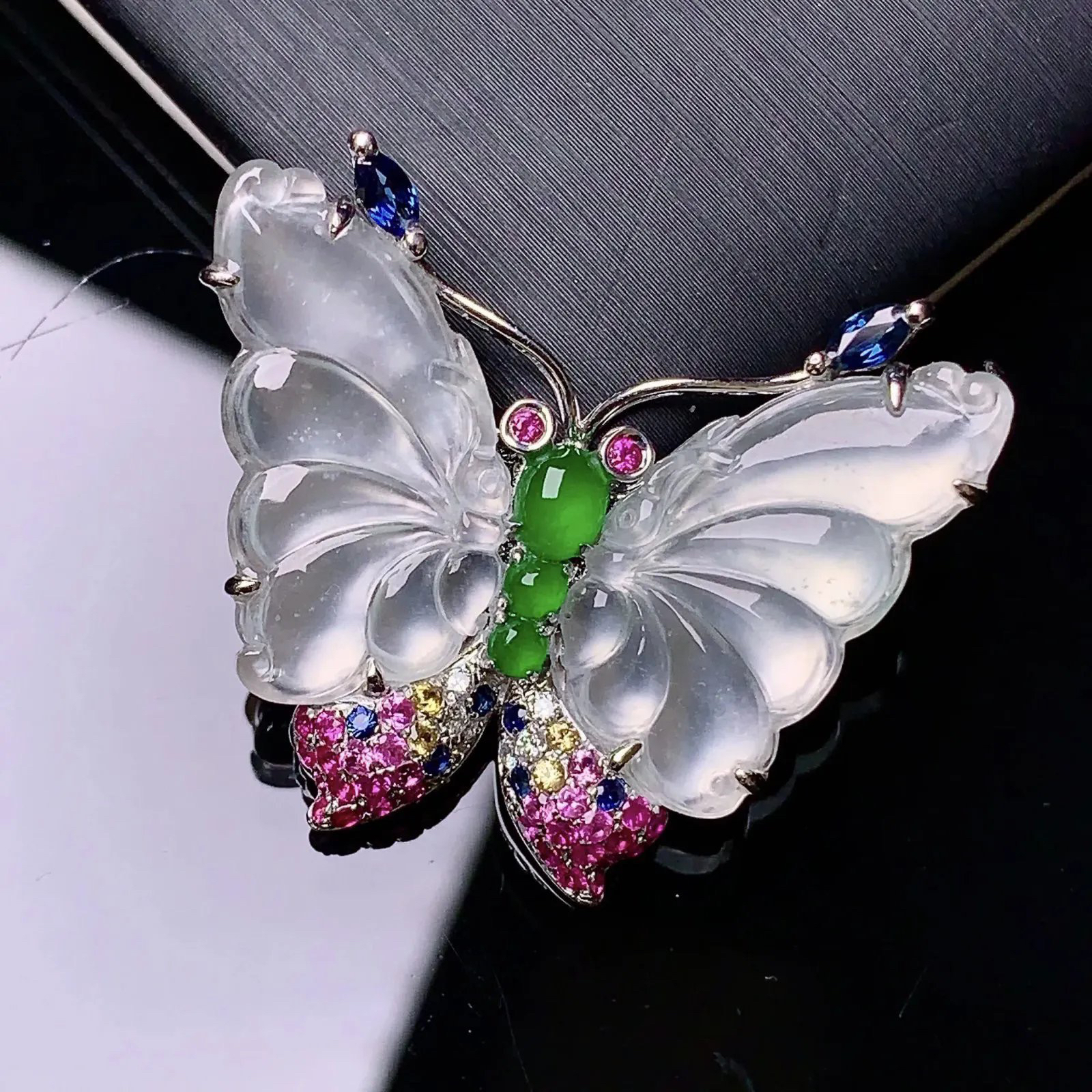 18k金钻镶嵌冰种蝴蝶吊坠 玉质细腻 色泽艳丽清新 水润亮眼 整体尺寸25.8*31.3*6.8p1