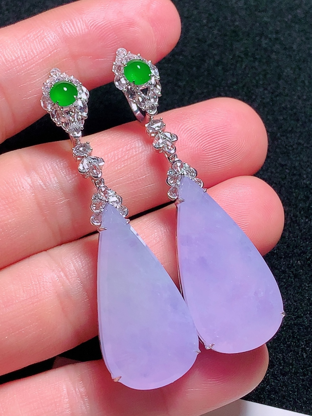 ️18k金镶嵌冰种紫色大水滴耳坠，种老水头好，又冰又润，饱满无裂：56.2/15.9/8.4mm裸石：31.2/15.8/4.6mm，编号