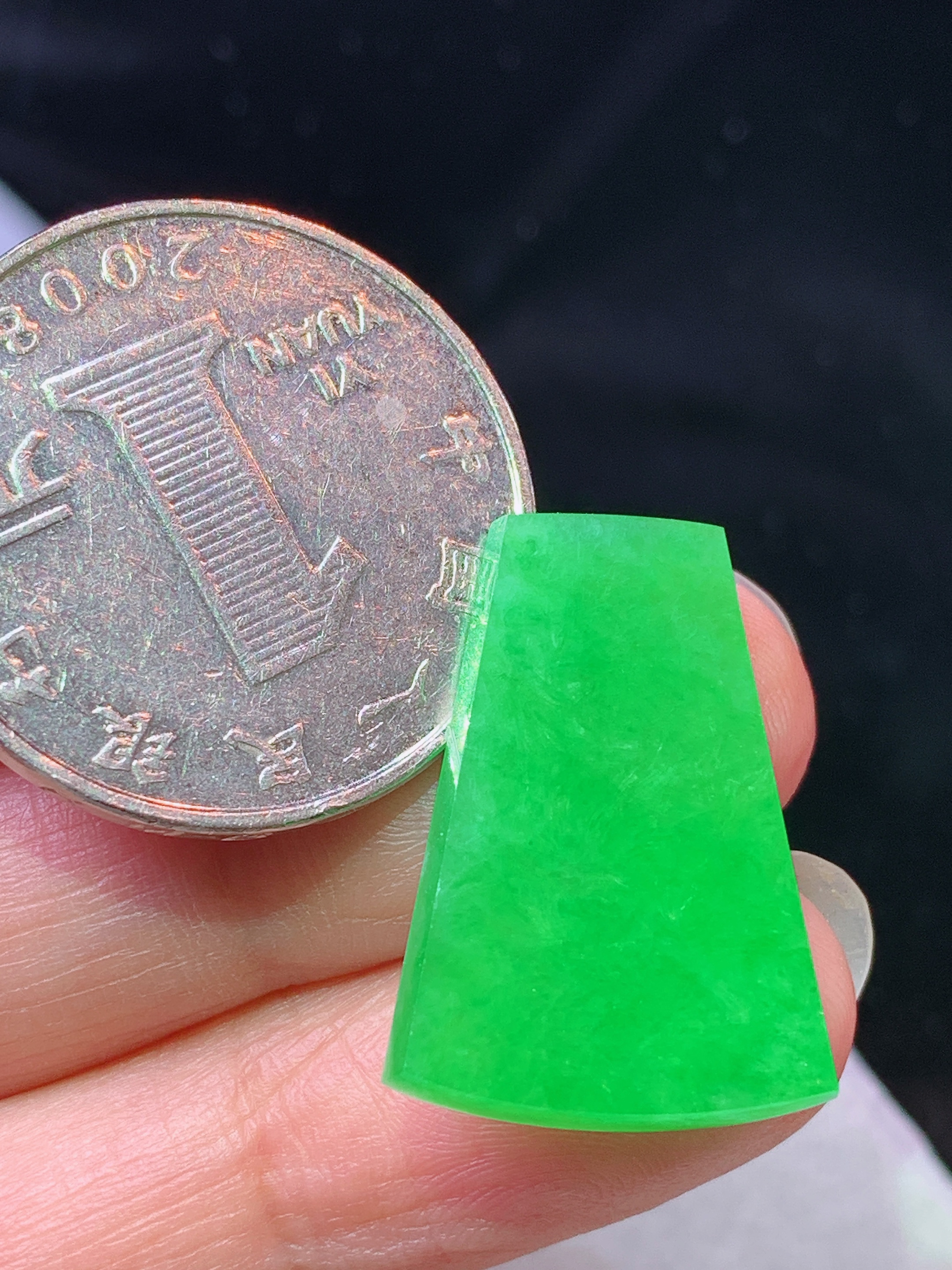 镶嵌款 阳绿无事牌吊坠 玉质细腻 色泽艳丽清新 水润亮眼 整体尺寸23*16.8*2.8m2