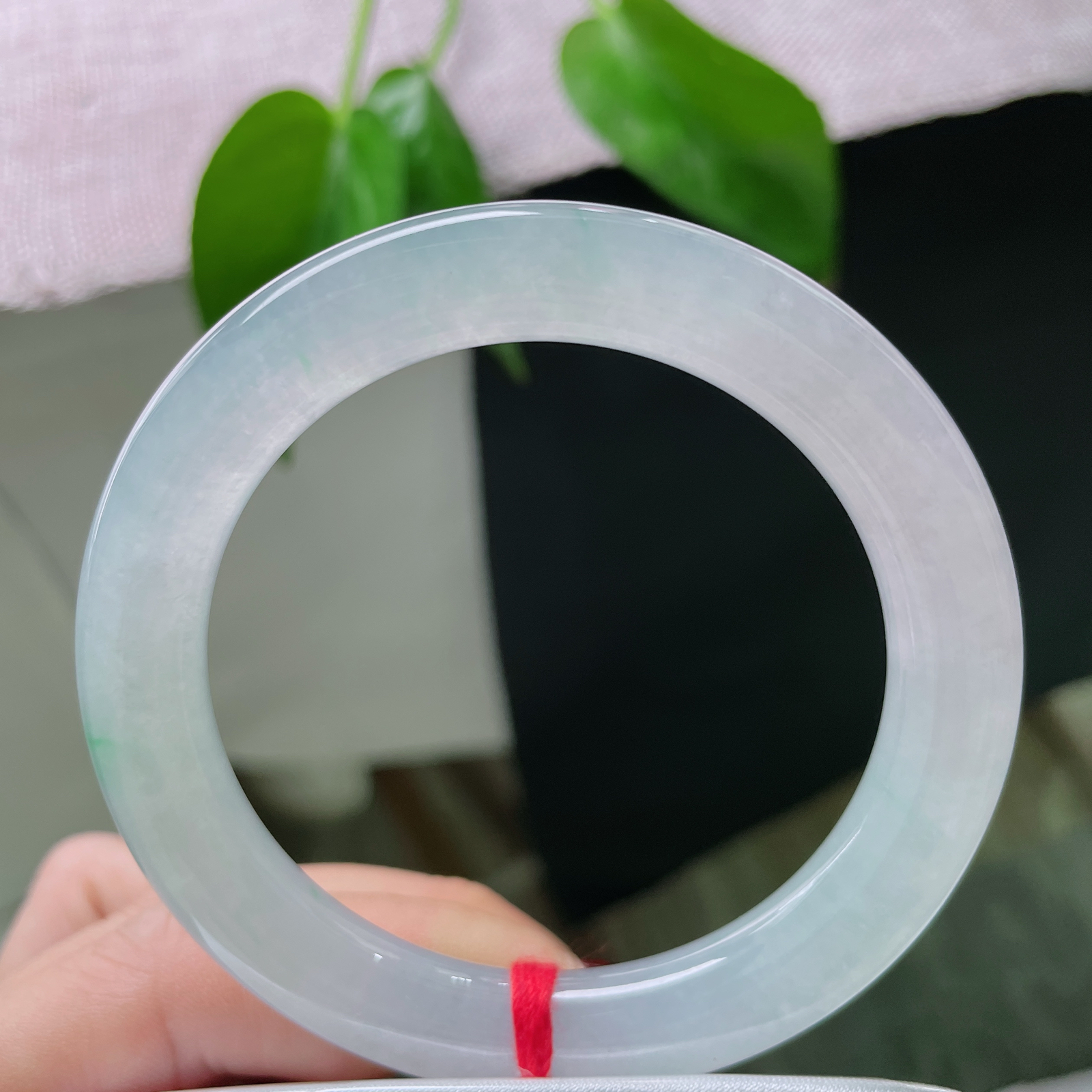 54.5/9.6，冰晴圆条，如烟似雾，自成一方旖旎天地。高贵又神秘，ss50925a..