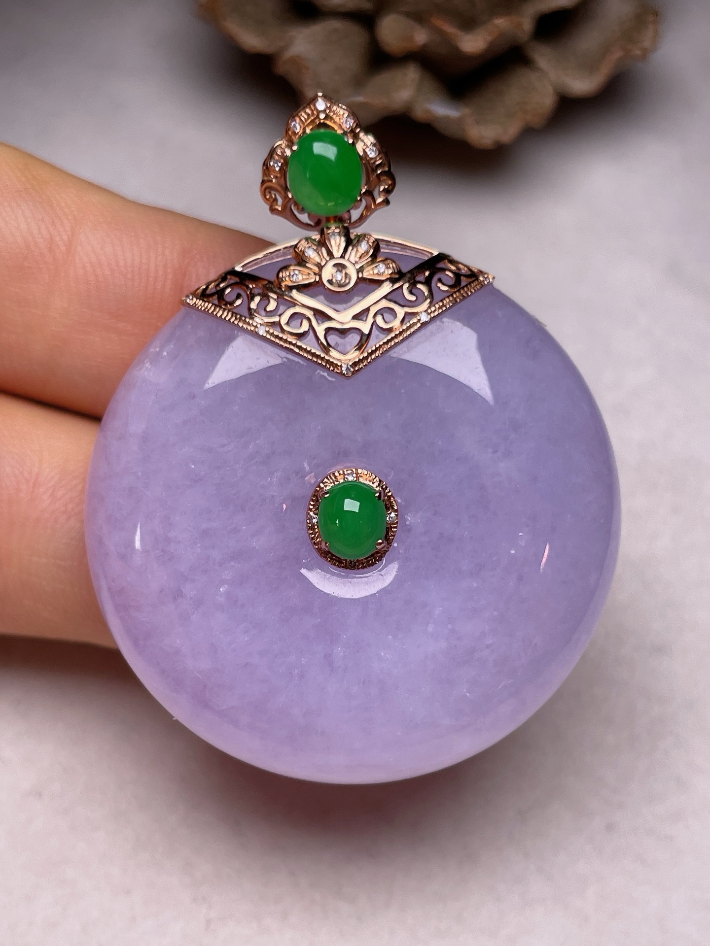 ️ 18K金镶平安扣，冰糯种满紫，无裂，一手货源长43.2，裸石尺寸33.8/12.5