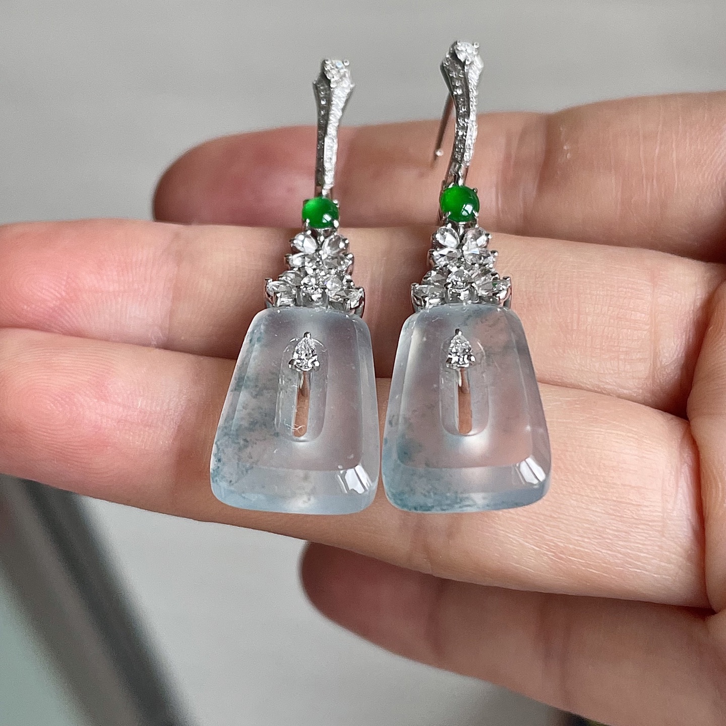 ️，方扣耳坠，18k金镶嵌，水润，饱满，无裂，裸石尺寸17.8/12.6/5，编号0423