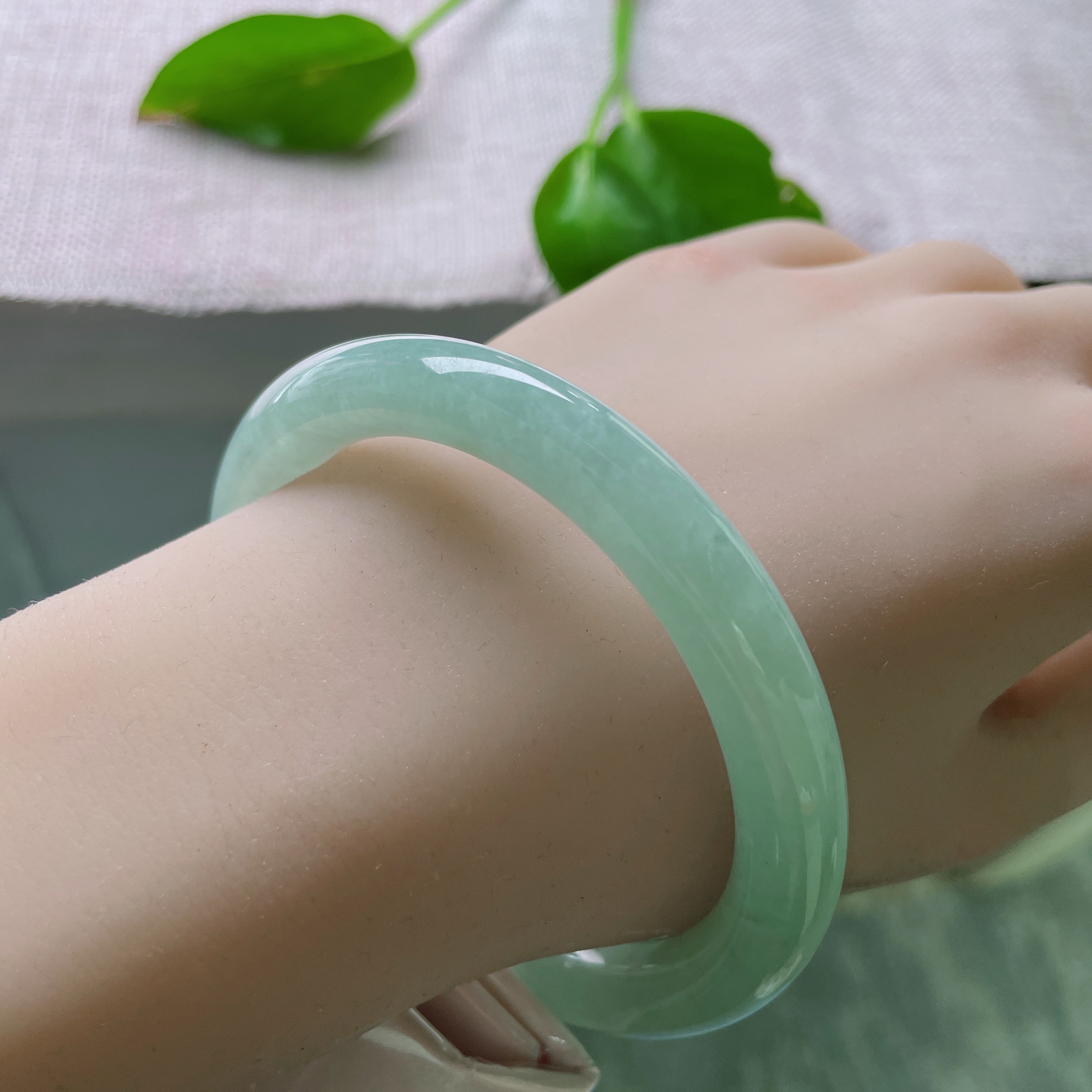 60.4/9.9果绿圆条，大圈口，料子细腻干净，心有清绿，自在欢喜，ss48994a..