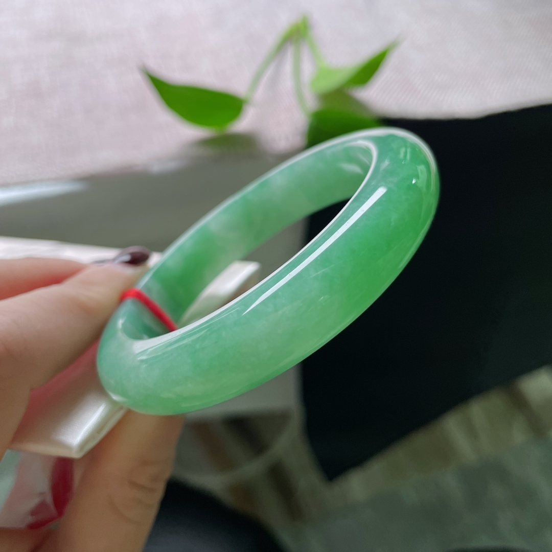 58.3/13/9.1，绿底正圈，满目苍穹，如一汪凝固的春水，深邃且耐看。无裂，ss51683a