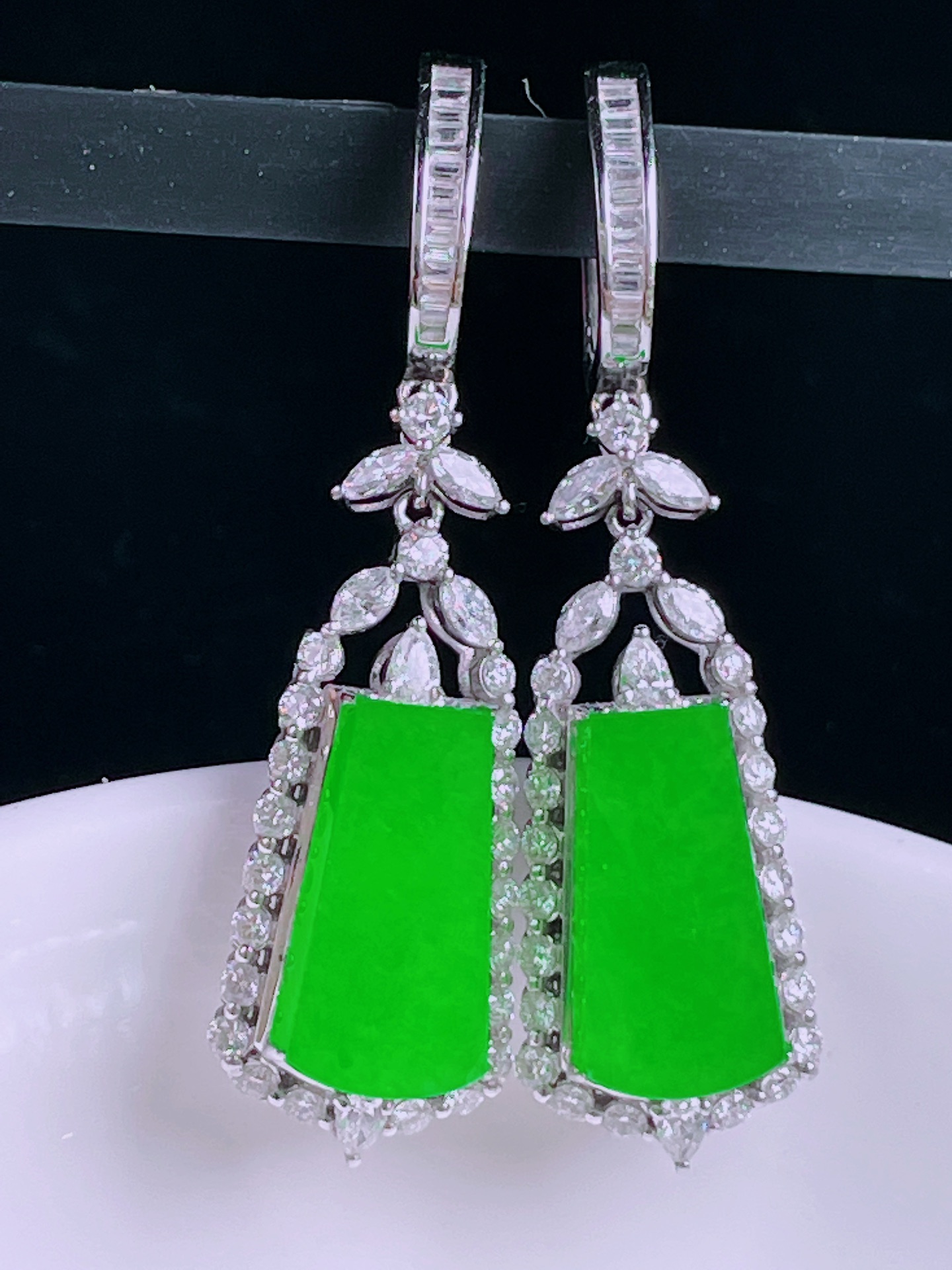 ️冰绿耳坠，老种起光，细底通透，尺寸：42/11.8/8.2，14.8/8.5mm0424