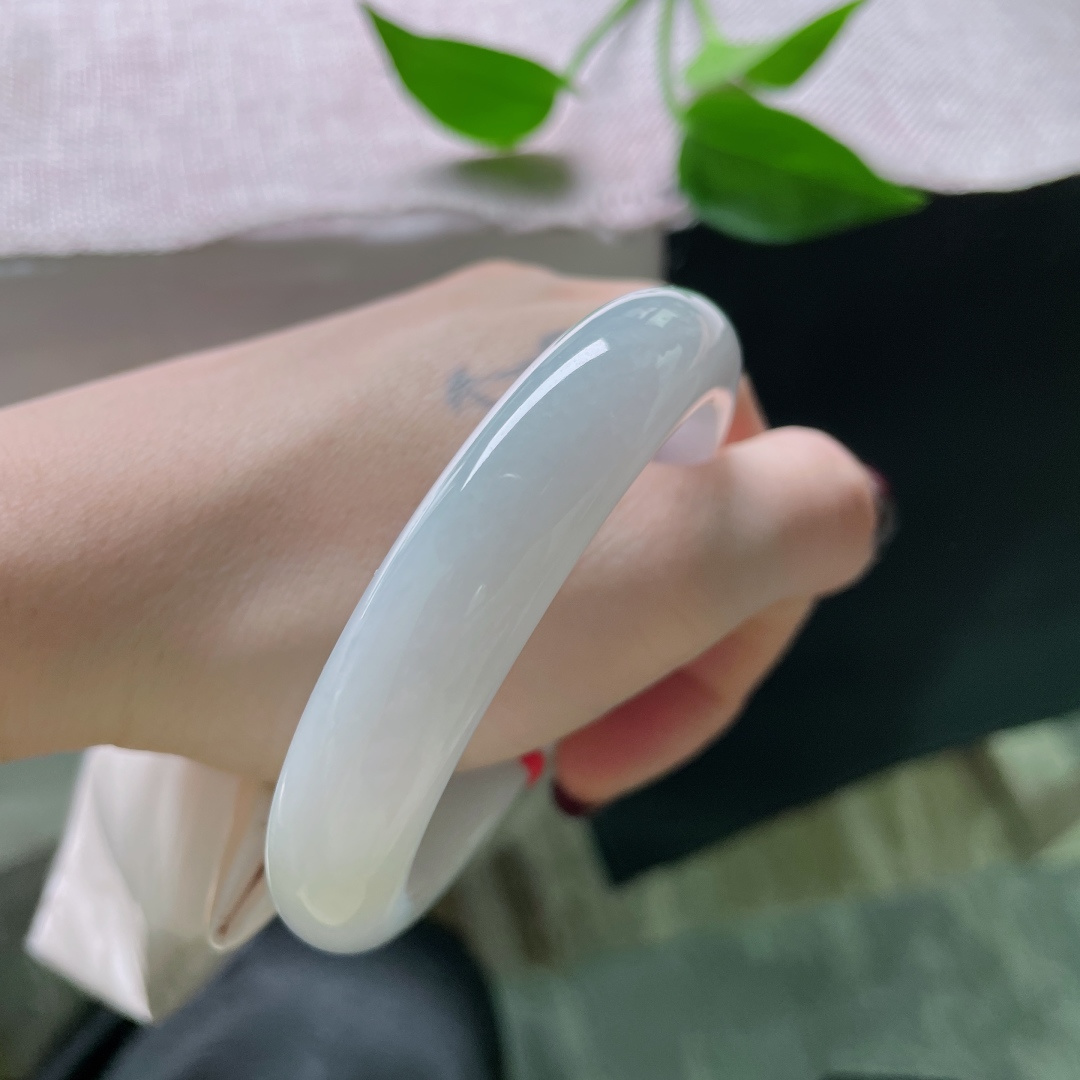 56.1/12.5/8.7正圈，水润细腻，优雅大方，无裂，ss51310a