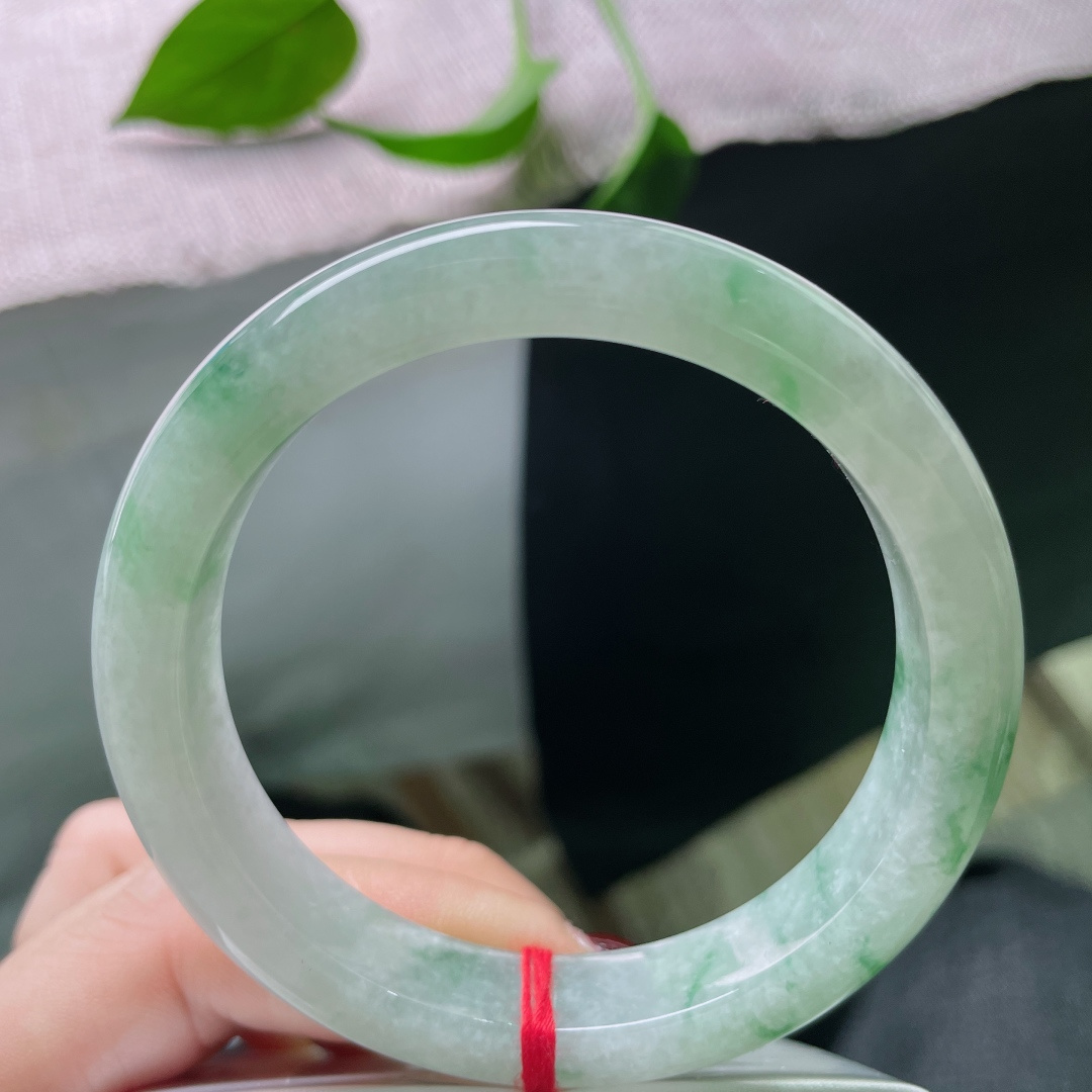 57.2/12/8，飘花正圈，水润，花色灵动飘逸，活泼不失大气婉约，无裂，ss50757a