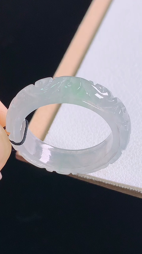 冰飘绿指环，无裂，尺寸:圈口20/19.2-5.9-3.3mm，22