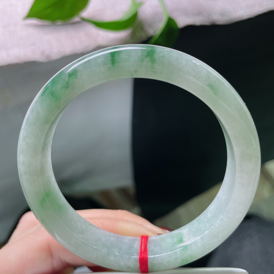 57.2/12/8，飘花正圈，水润，花色灵动飘逸，活泼不失大气婉约，无裂，ss50757a