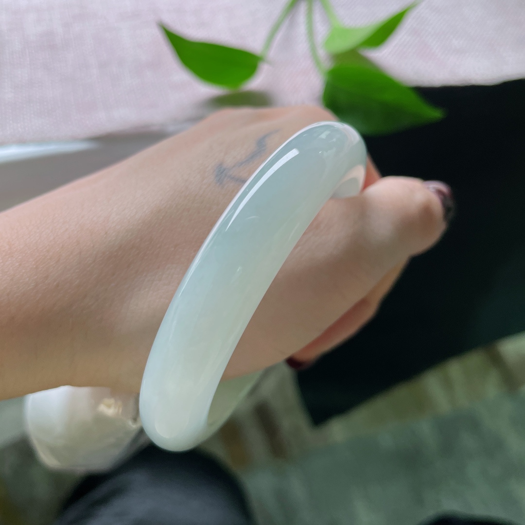 55.5/12/8，淡绿底正圈，冰清玉洁，落落大方，百搭，时尚，种老，无裂，ss49841a