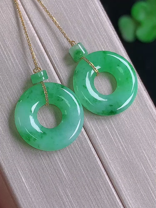  ，18k金镶冰飘绿耳坠，无裂，尺寸14.3/2.6，№;y2390 20