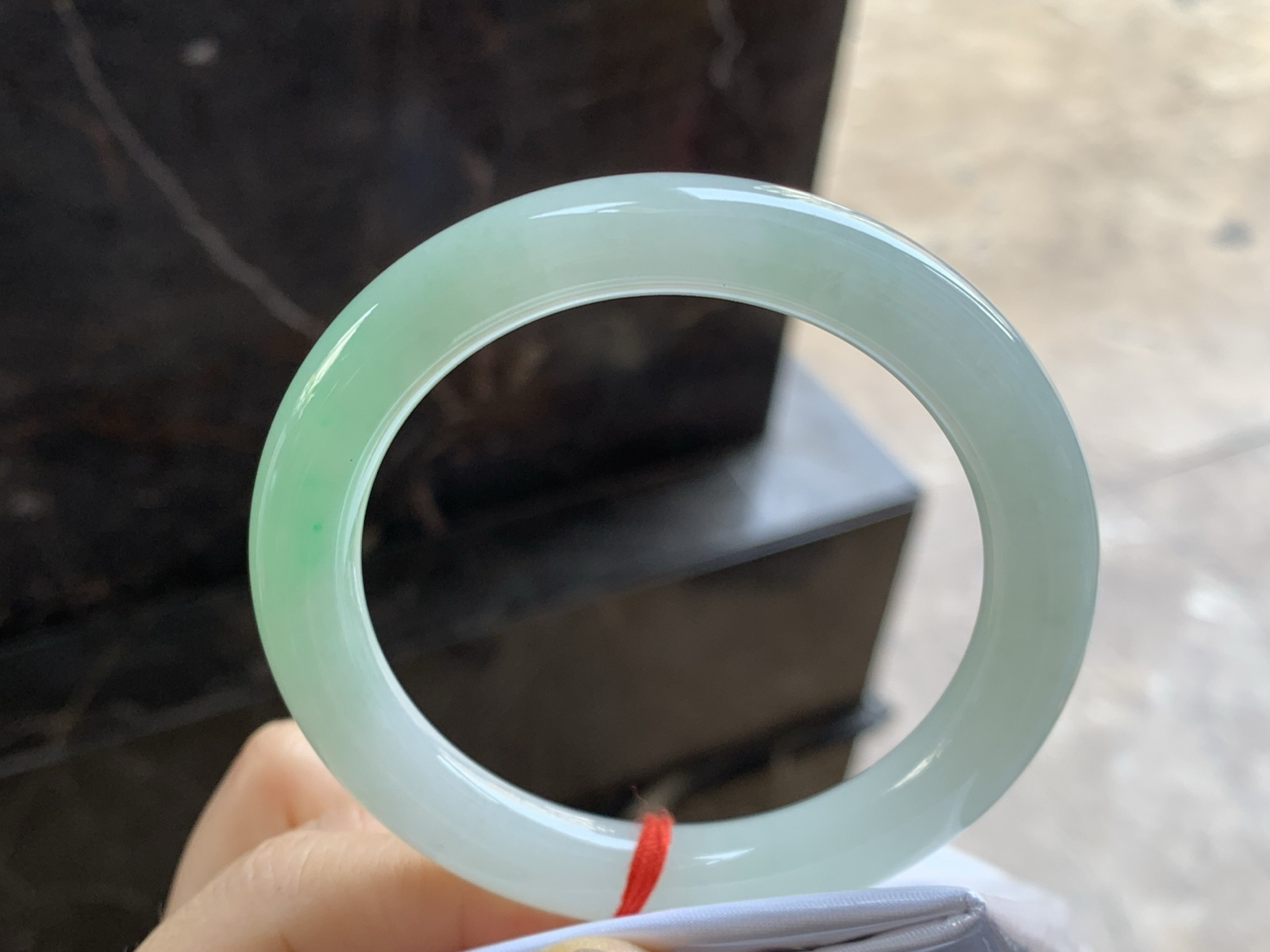 56-10

带色圆条手镯^_^底子细腻干净 小清新