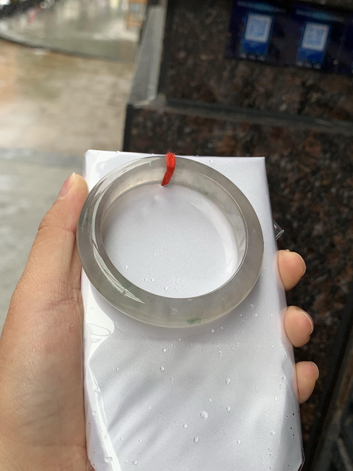 冰茶色正圈，53.1-12-8.5，0424-N530，底妆冰润，珠光宝气的冰咖啡，有种复古难得一见的清冷感，无裂