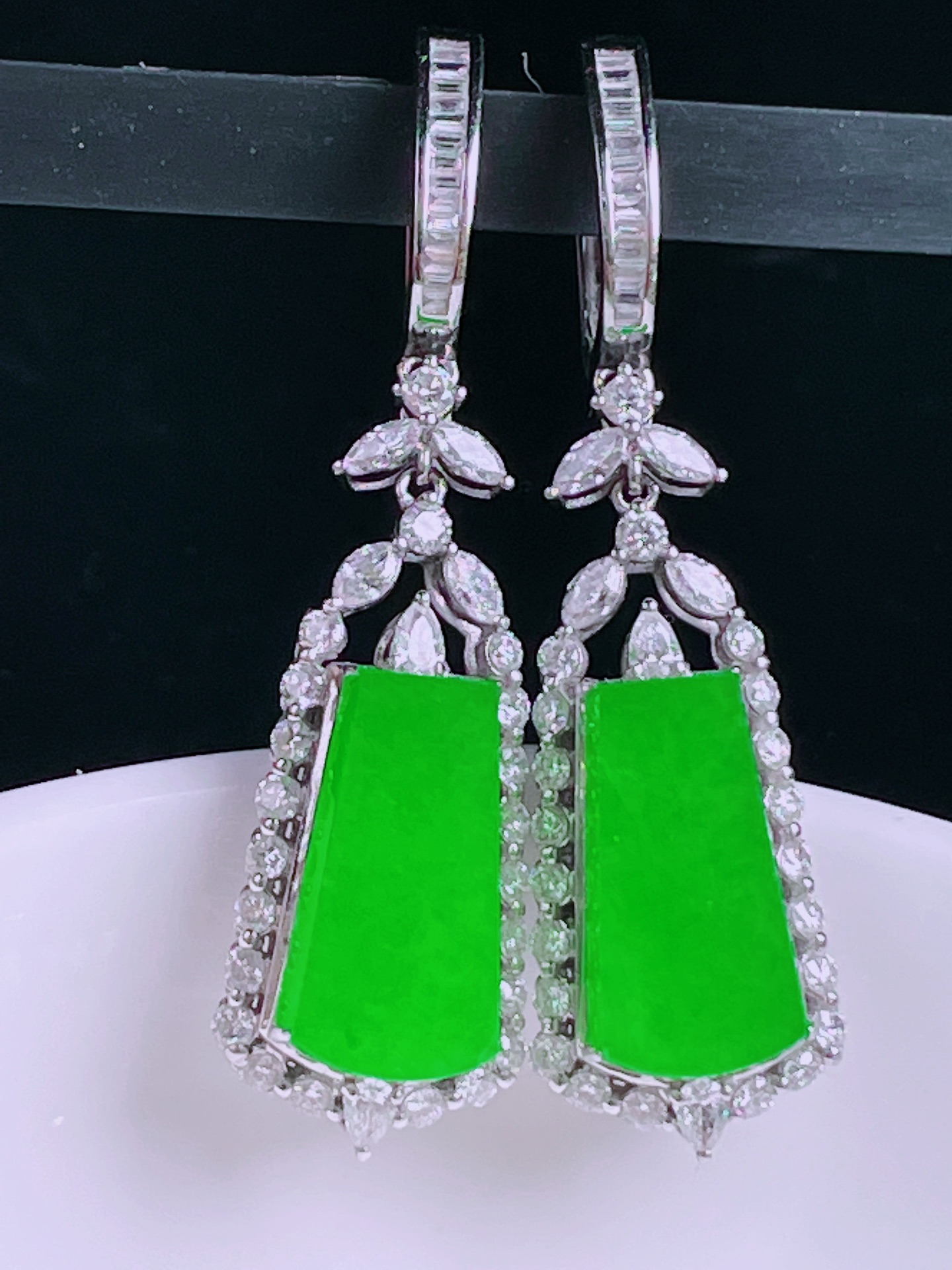 ️冰绿耳坠，老种起光，细底通透，尺寸：42/11.8/8.2，14.8/8.5mm0424