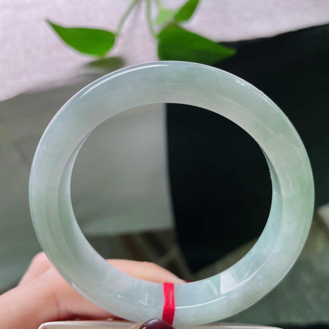 56.4/12.2/8.5，晴绿底正圈，水润，质地温润细腻，儒雅随和，无裂，ss50899a