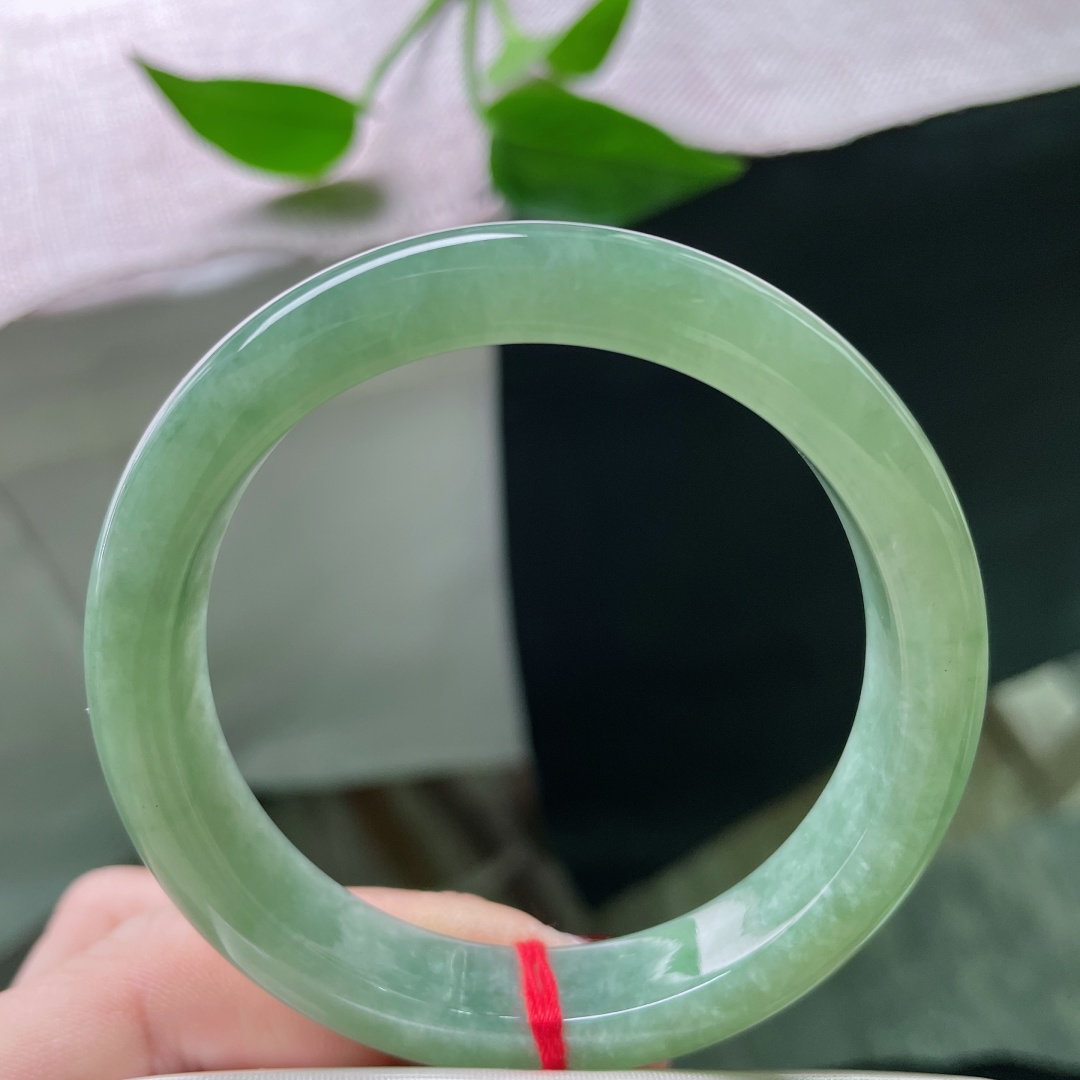 54.5/11.6/7.6，绿底正圈，湖水一般平静致远，种老，清透，无裂，ss51984a