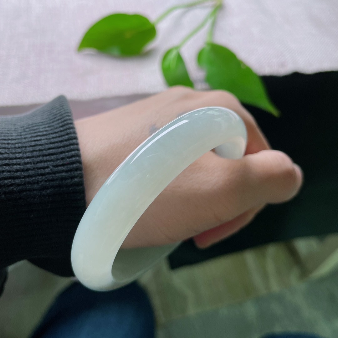 57.3/12.8/7.9，淡绿底正圈，种老水足，浅绿柔光，温婉大方。皮纹，ss51881a