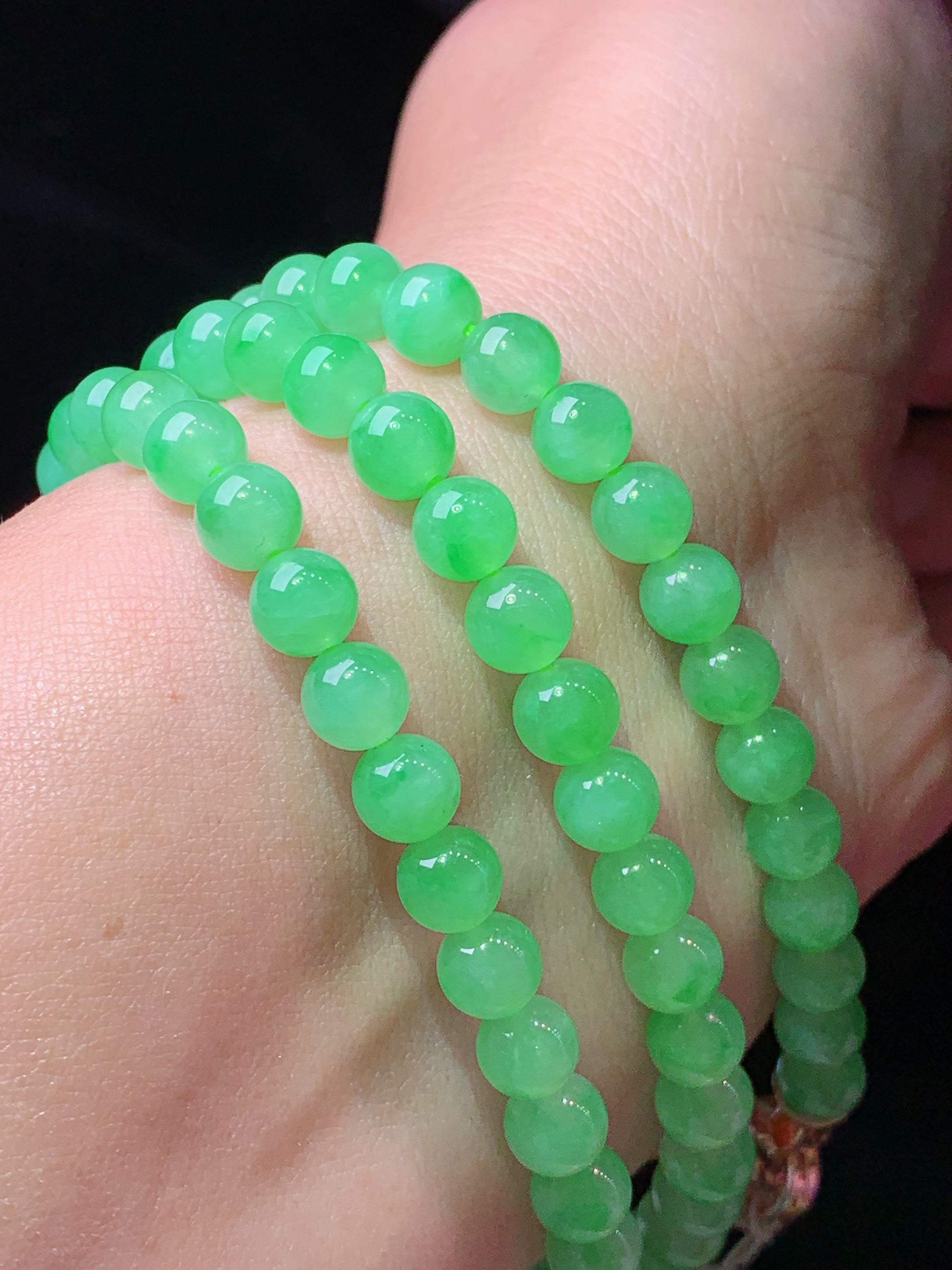 冰阳绿圆珠项链 玉质细腻 色泽艳丽清新 水润亮眼 整体尺寸6h3
