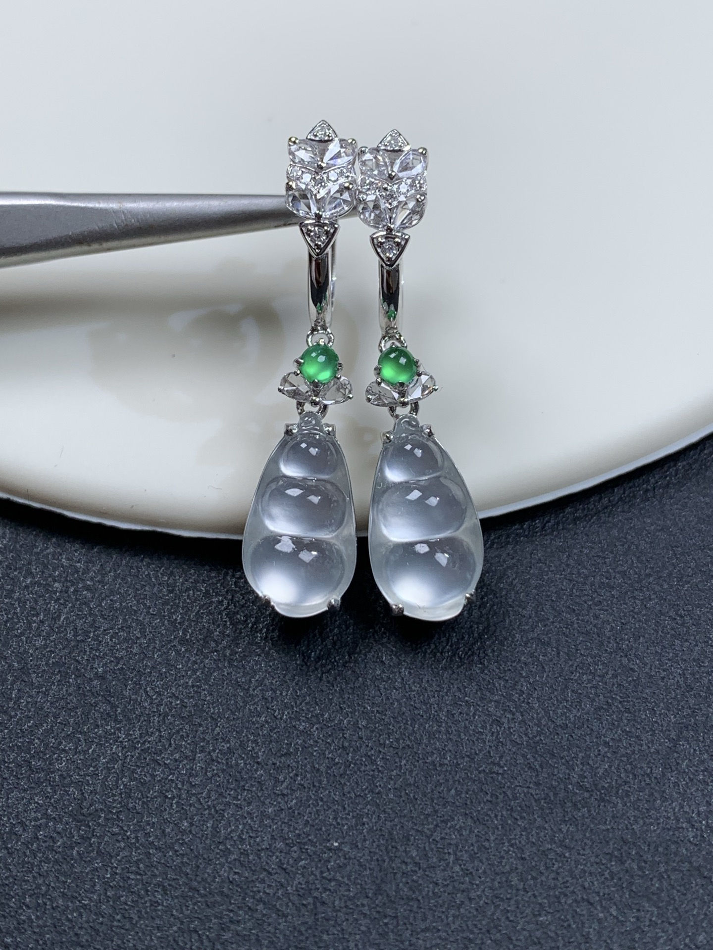 18k金镶嵌冰种炸光福豆耳坠28.8/7.3/5.5，裸石13/7.3/3.8