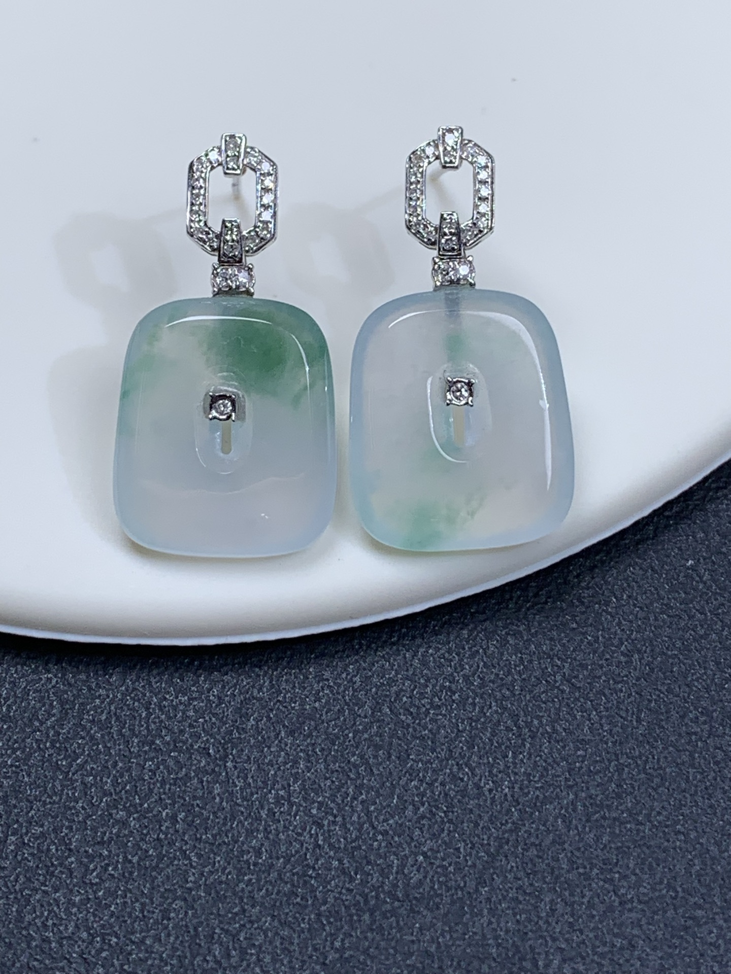 18k金镶嵌冰起光飘绿方糖耳钉27/14.4/3.2，裸石16/14.3/3.2