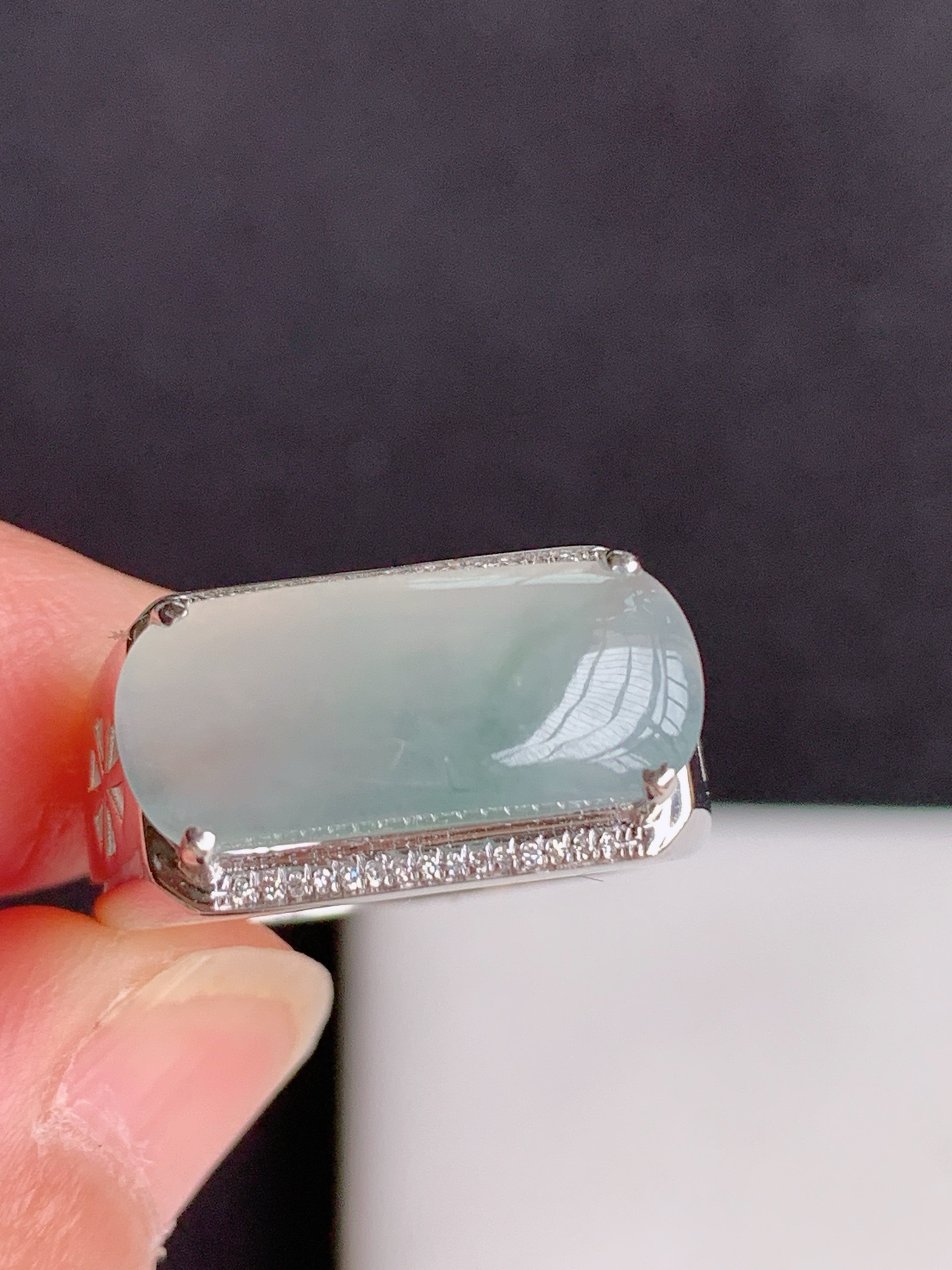 ️，18k镶嵌冰种马鞍戒，无裂，裸石尺寸：16 3/7 2尺寸：17 3/10/7，圈口：18