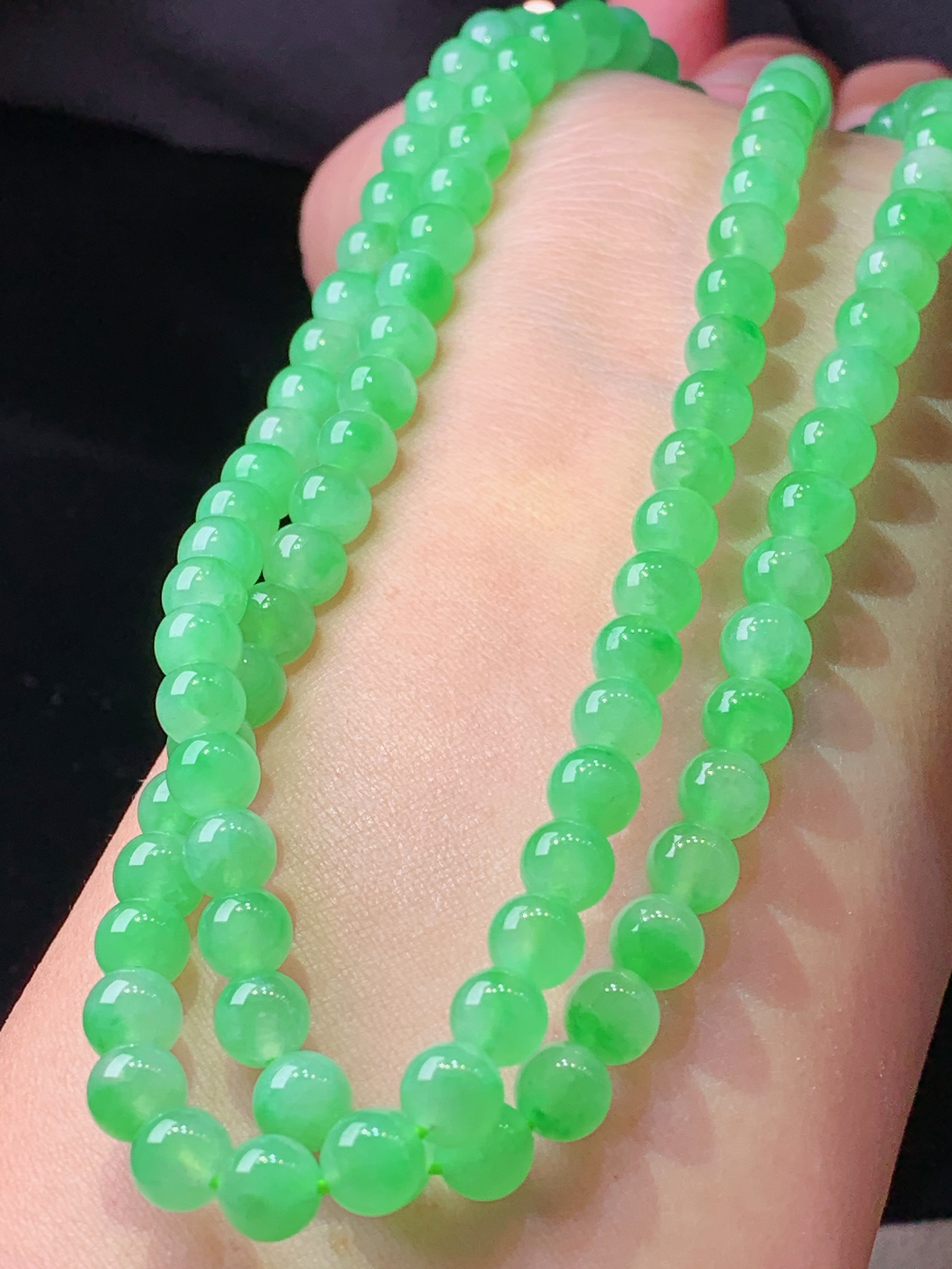 冰阳绿圆珠项链 玉质细腻 色泽艳丽清新 水润亮眼 整体尺寸6h3