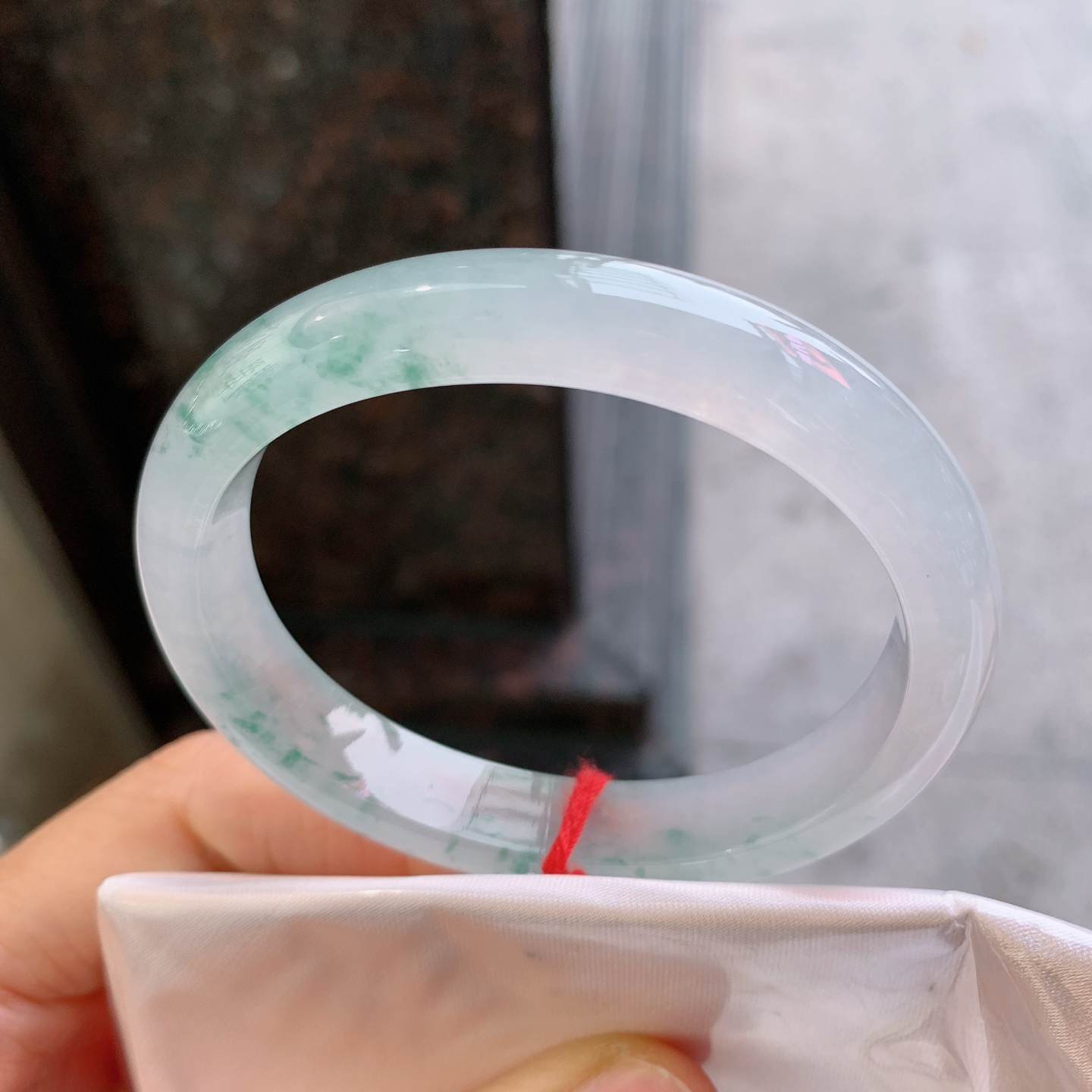 贵妃冰飘花，无裂，尺寸：54/45/10.6/7.5，冰润