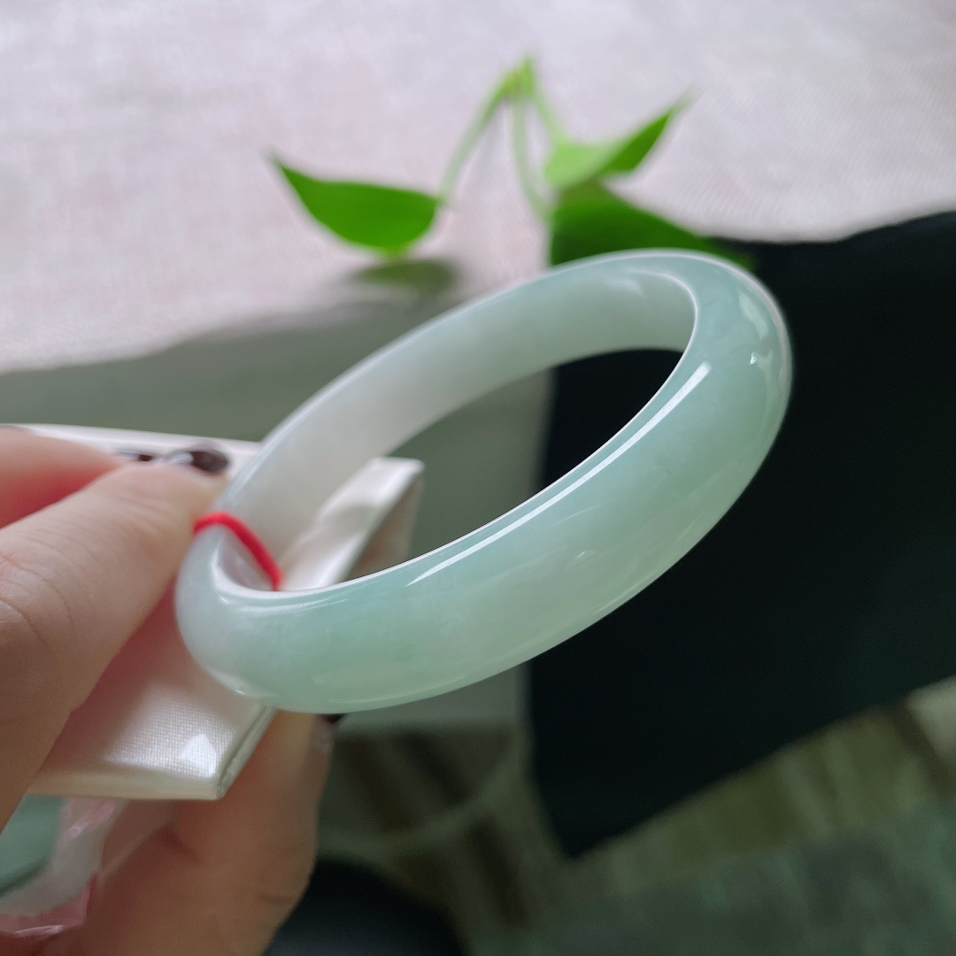 57.9/12.1/7.4，蓝底正圈，肉质细腻干净，把内心的一整片宁静戴腕间，无裂，ss51926a