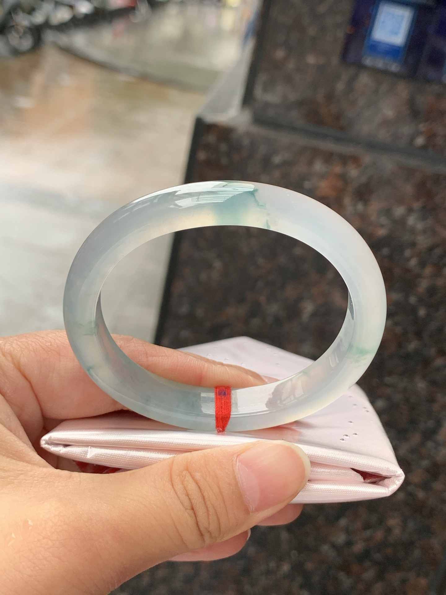 冰飘花贵妃，54.2-47.5-10.2-7，0424-N525，底妆冰透，胶润细腻，蓝花灵动飘逸，勾勒出一幅唯美诗意的山水意境画，古典优雅又秀气，无裂