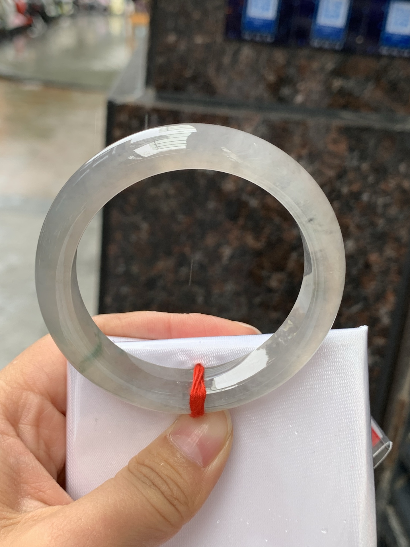 冰茶色正圈，53.1-12-8.5，0424-N530，底妆冰润，珠光宝气的冰咖啡，有种复古难得一见的清冷感，无裂