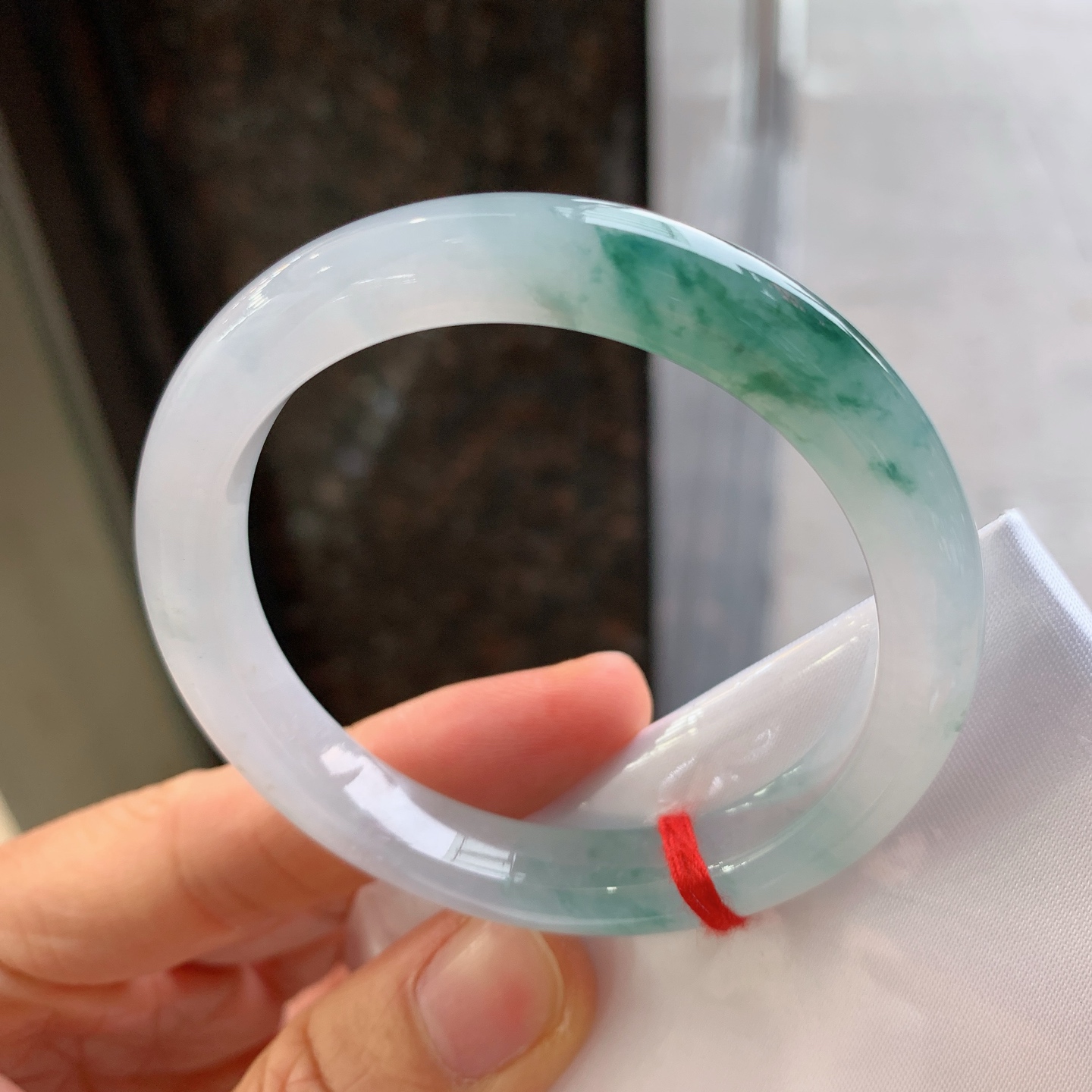 正圈冰种飘花，无裂，尺寸：52.3/8.8/7.8，冰润