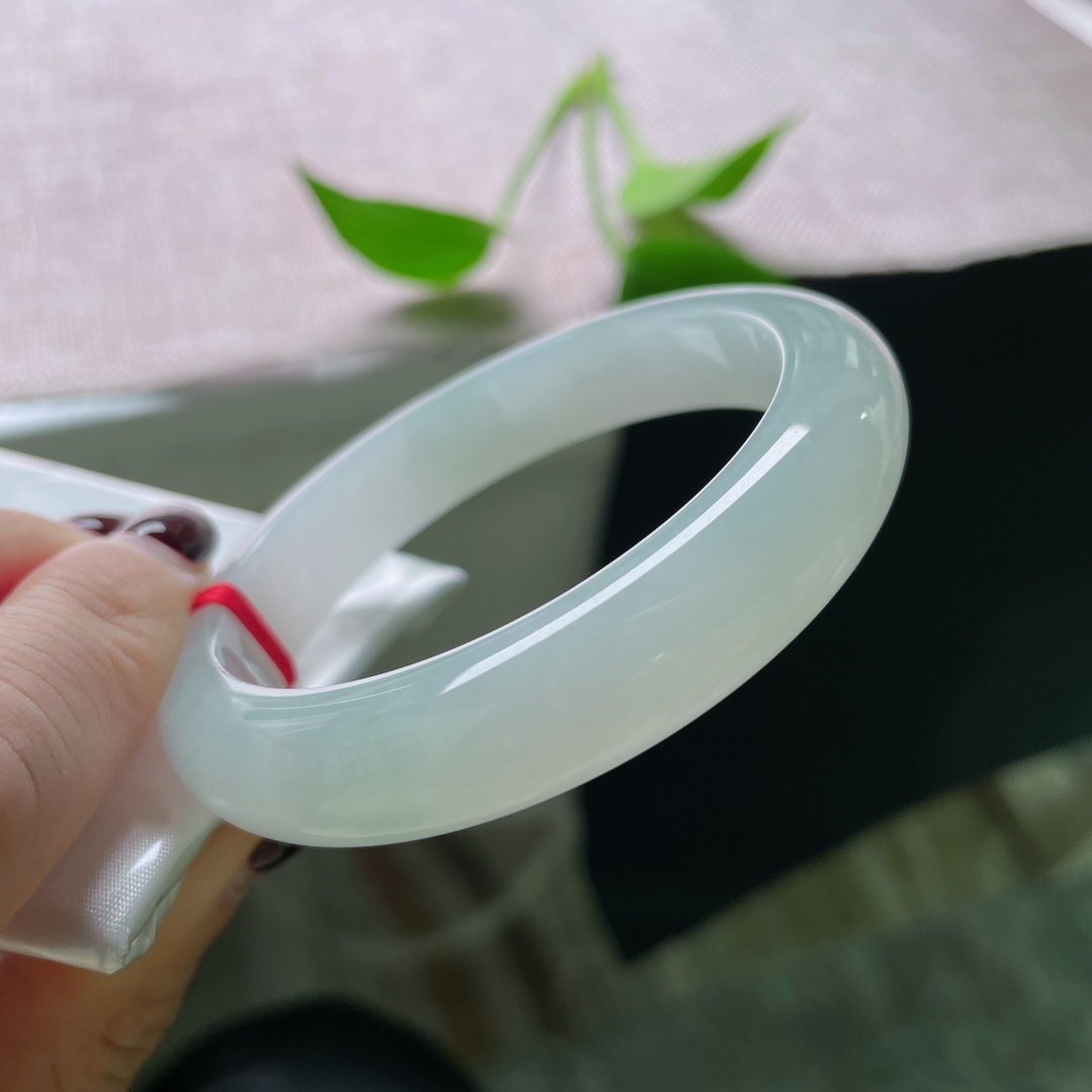 55.5/12/8，淡绿底正圈，冰清玉洁，落落大方，百搭，时尚，种老，无裂，ss49841a